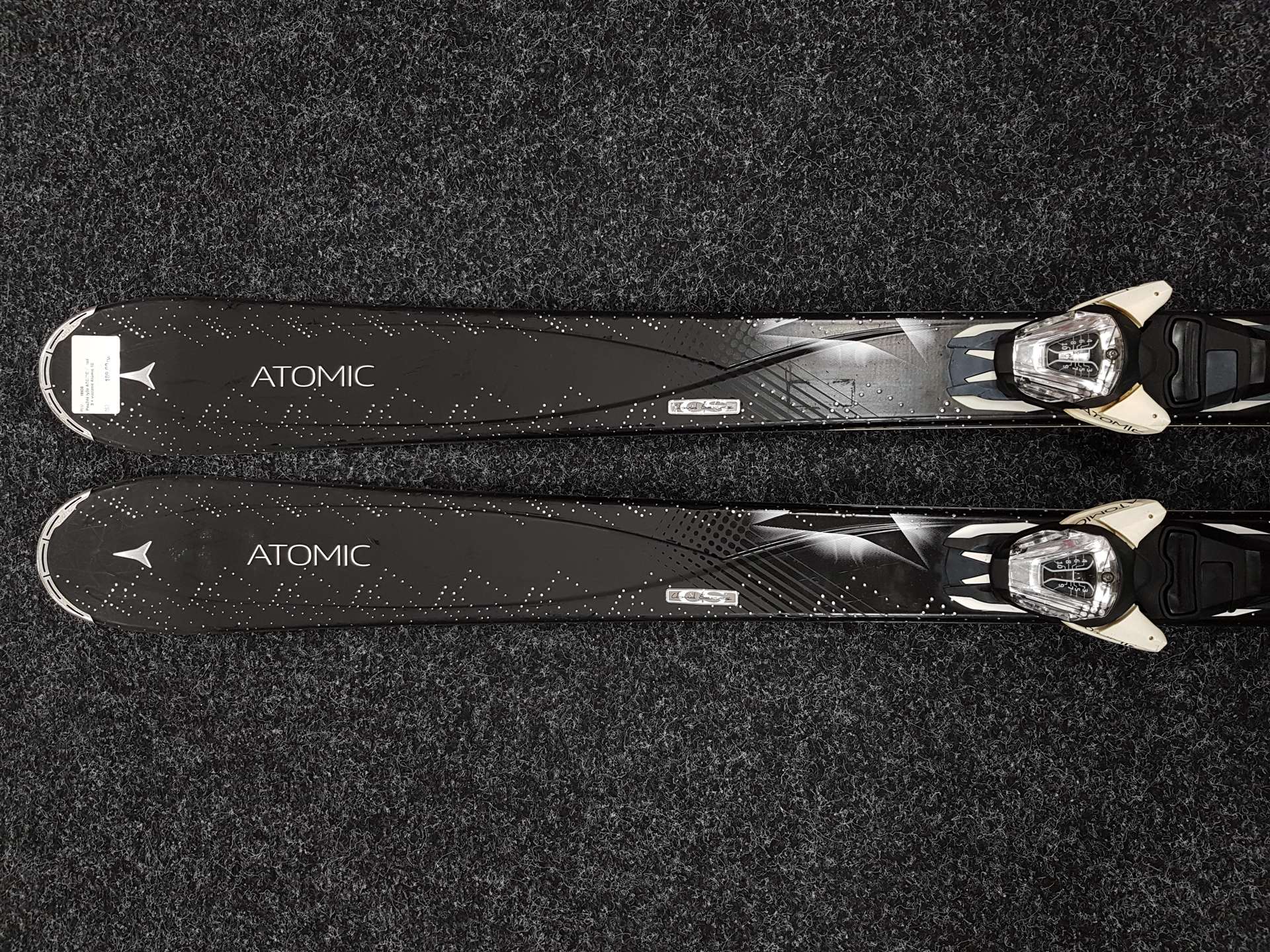 Gebrauchte ATOMIC Cloud 9 Skier + Atomic 10 Bindungen