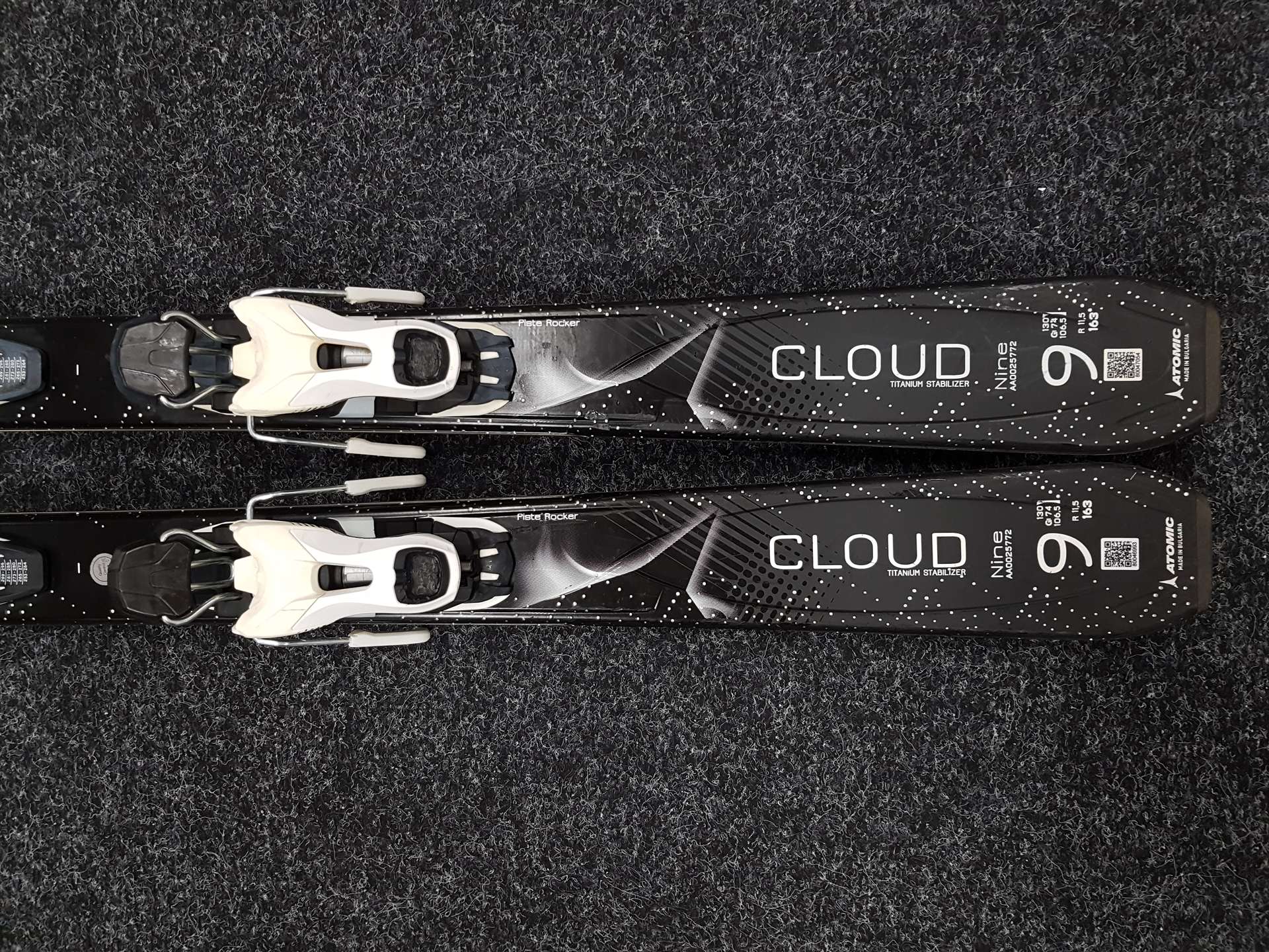 Gebrauchte ATOMIC Cloud 9 Skier + Atomic 10 Bindungen