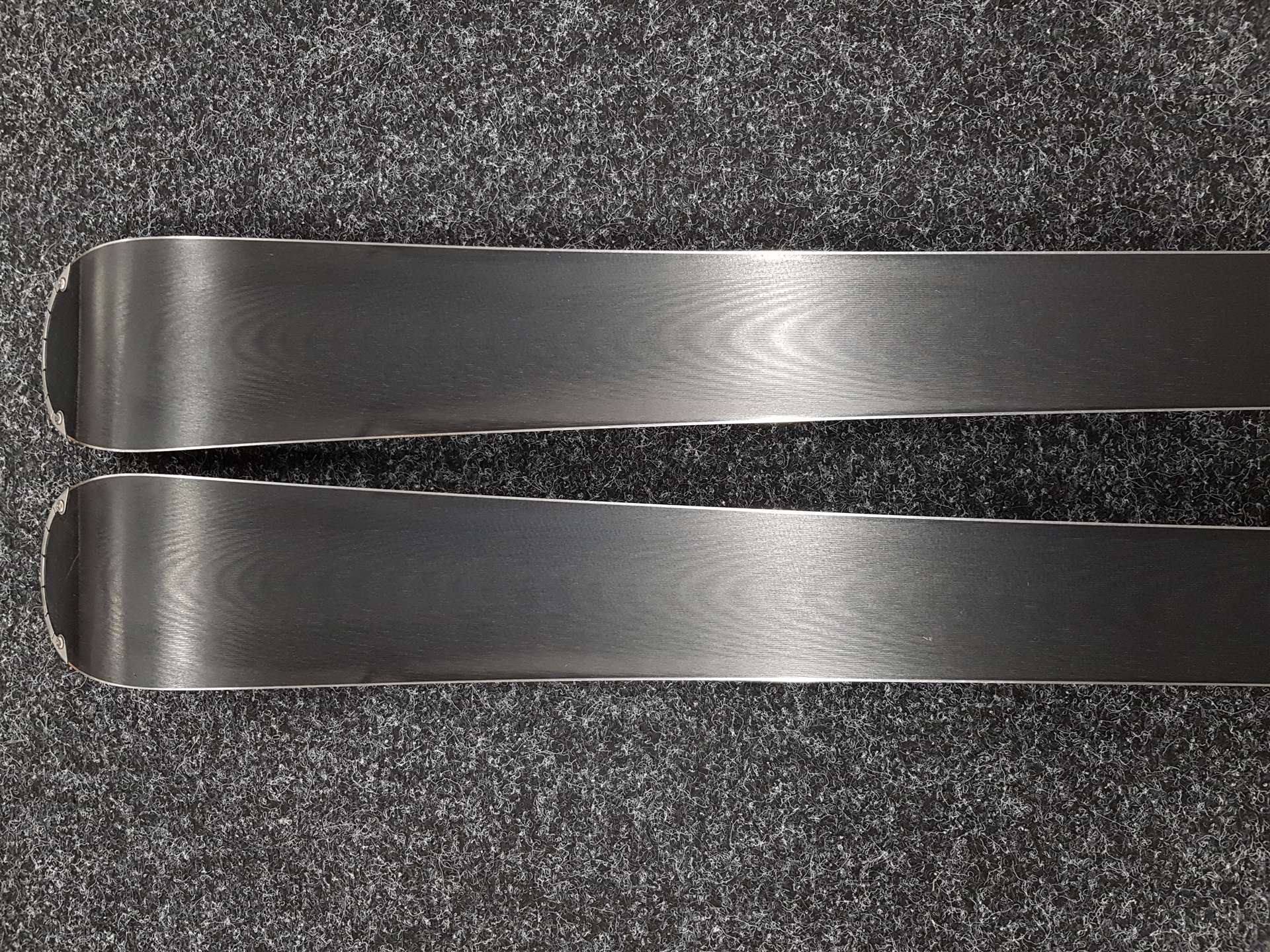 Gebrauchte ATOMIC Cloud 9 Skier + Atomic 10 Bindungen