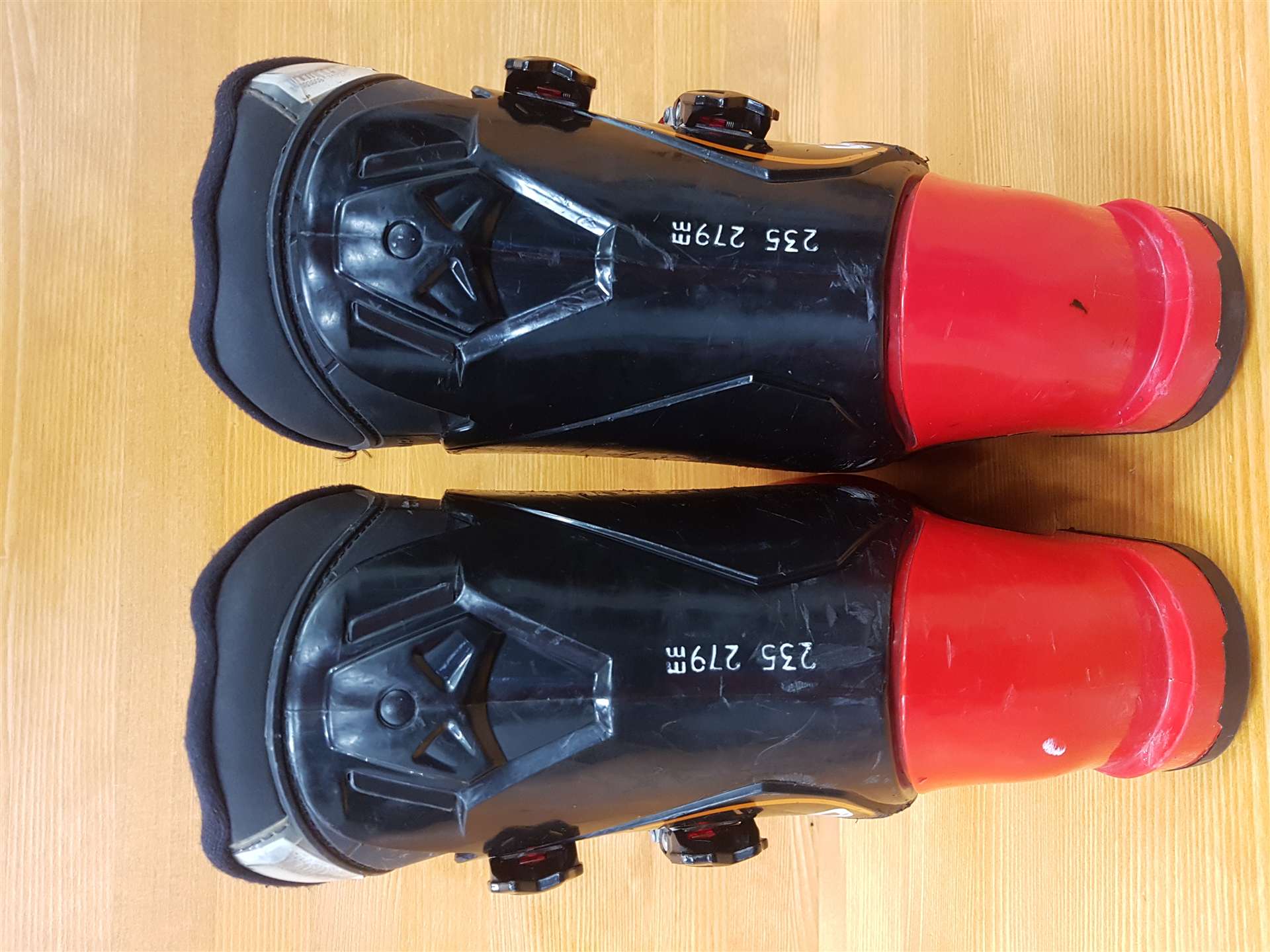 Gebrauchte Skischuhe von DALBELLO LTD