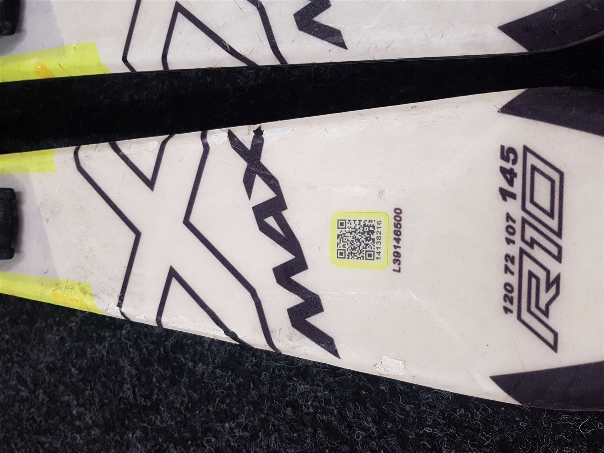 Použité lyže SALOMON XR + viazanie Salomon Lithium 10