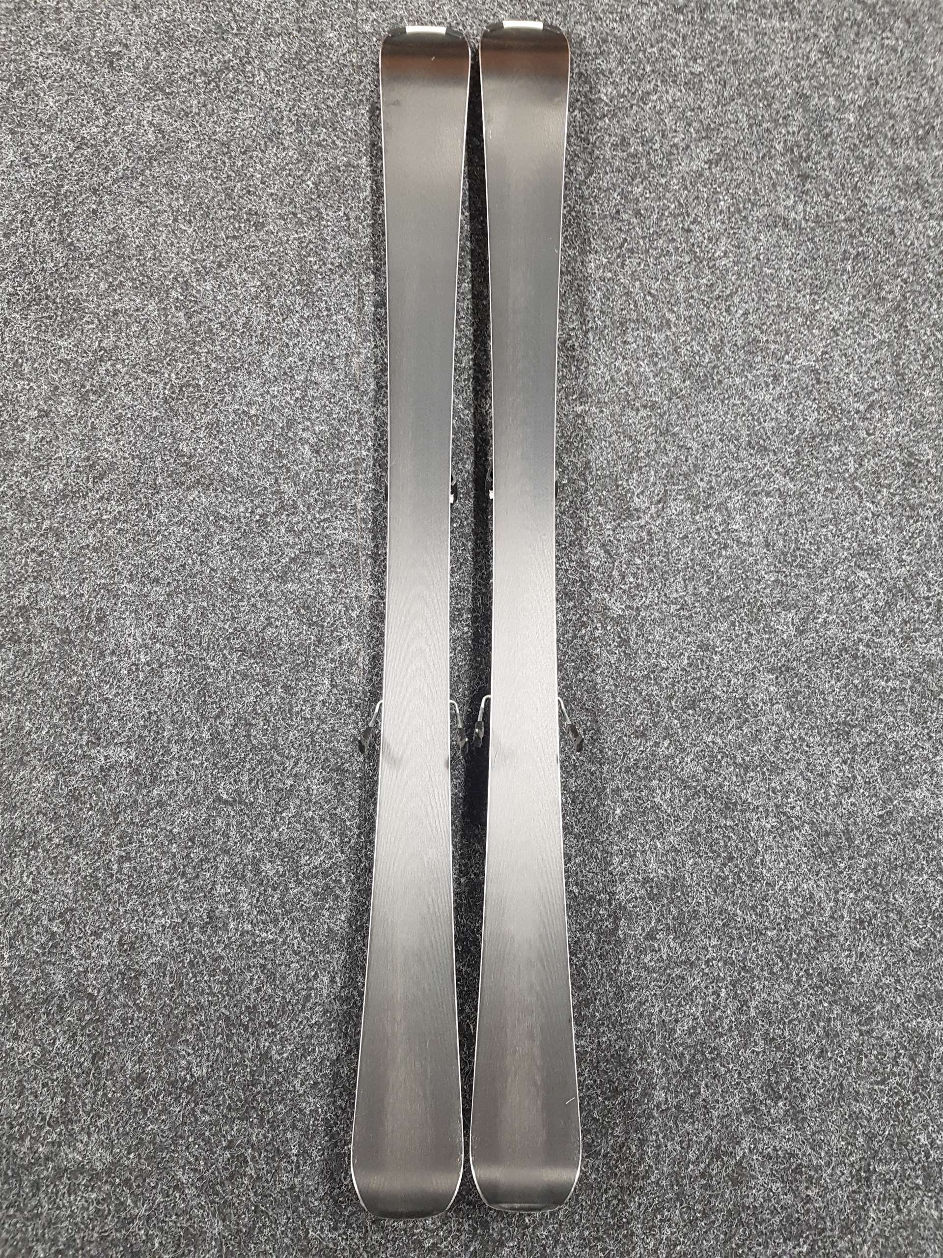 Použité lyže SALOMON XR + viazanie Salomon Lithium 10