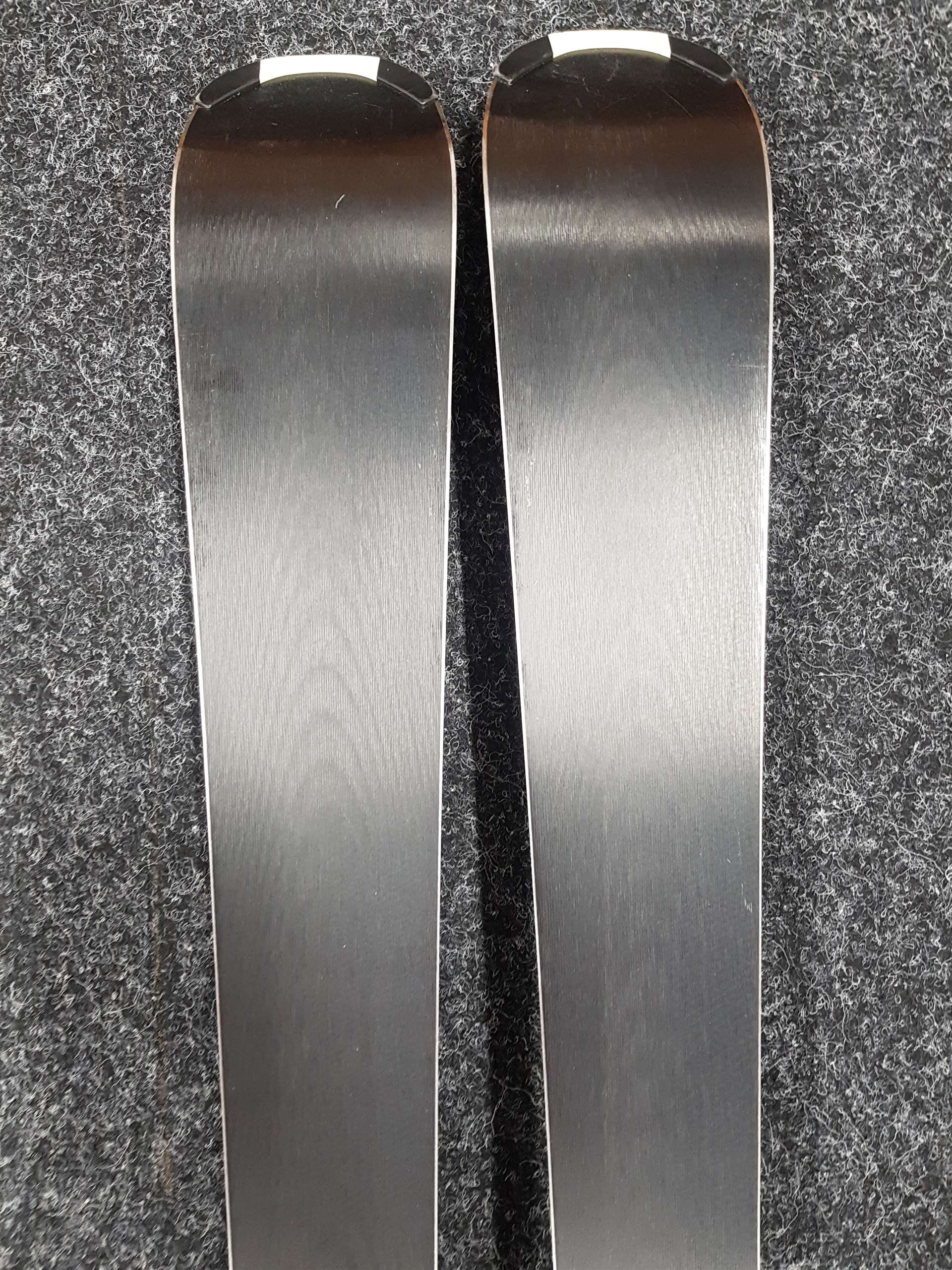 Použité lyže SALOMON XR + viazanie Salomon Lithium 10