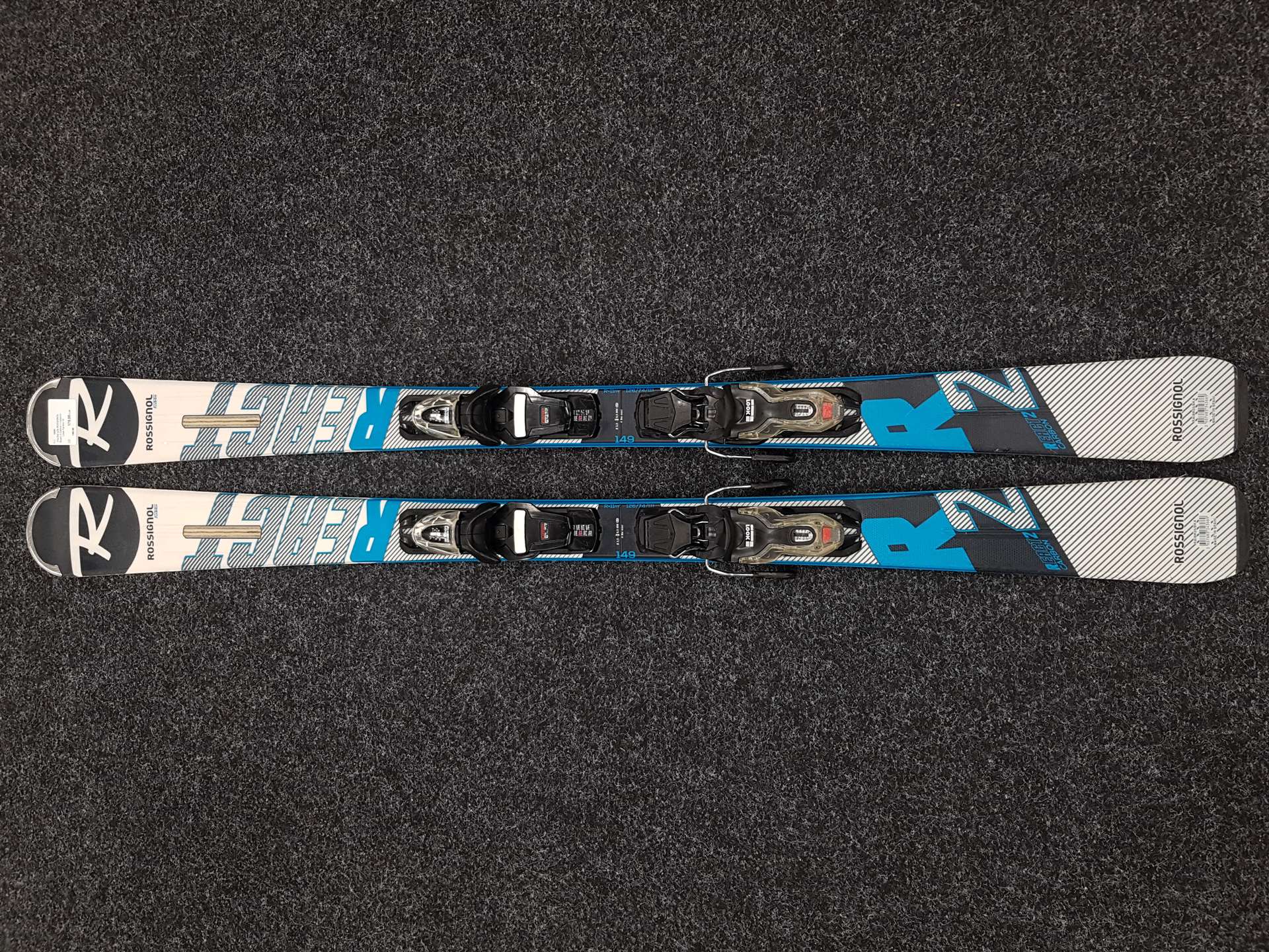 Skis ROSSIGNOL React 2 Carbon d'occasion + fixations Look Xpress 10