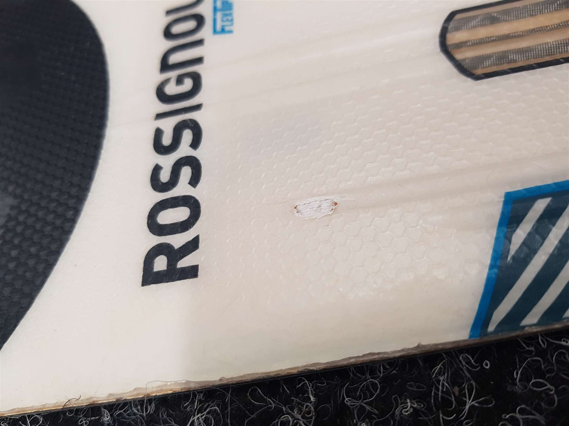 Skis ROSSIGNOL React 2 Carbon d'occasion + fixations Look Xpress 10