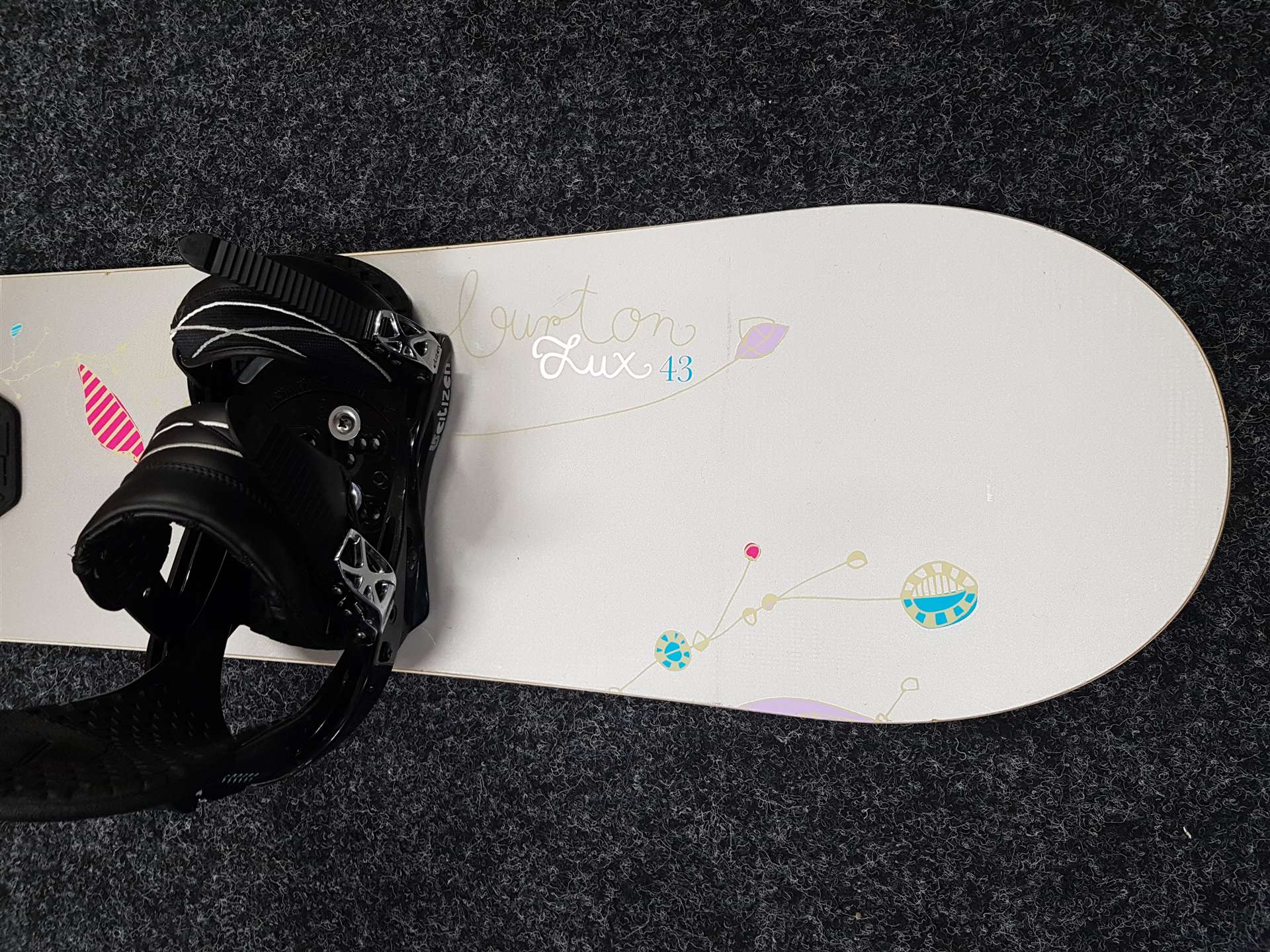 Snowboard BURTON Lux d'occasion + fixations Burton, taille S/M