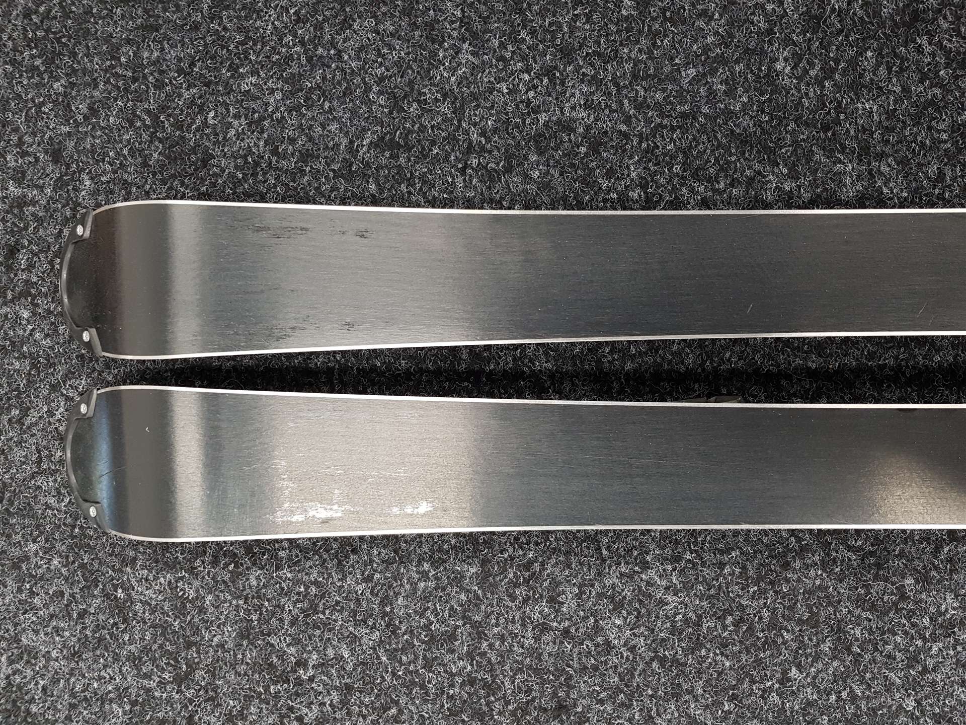 Použité dětské lyže VOLKL Racetiger JR 100 + vázání Marker 4.5
