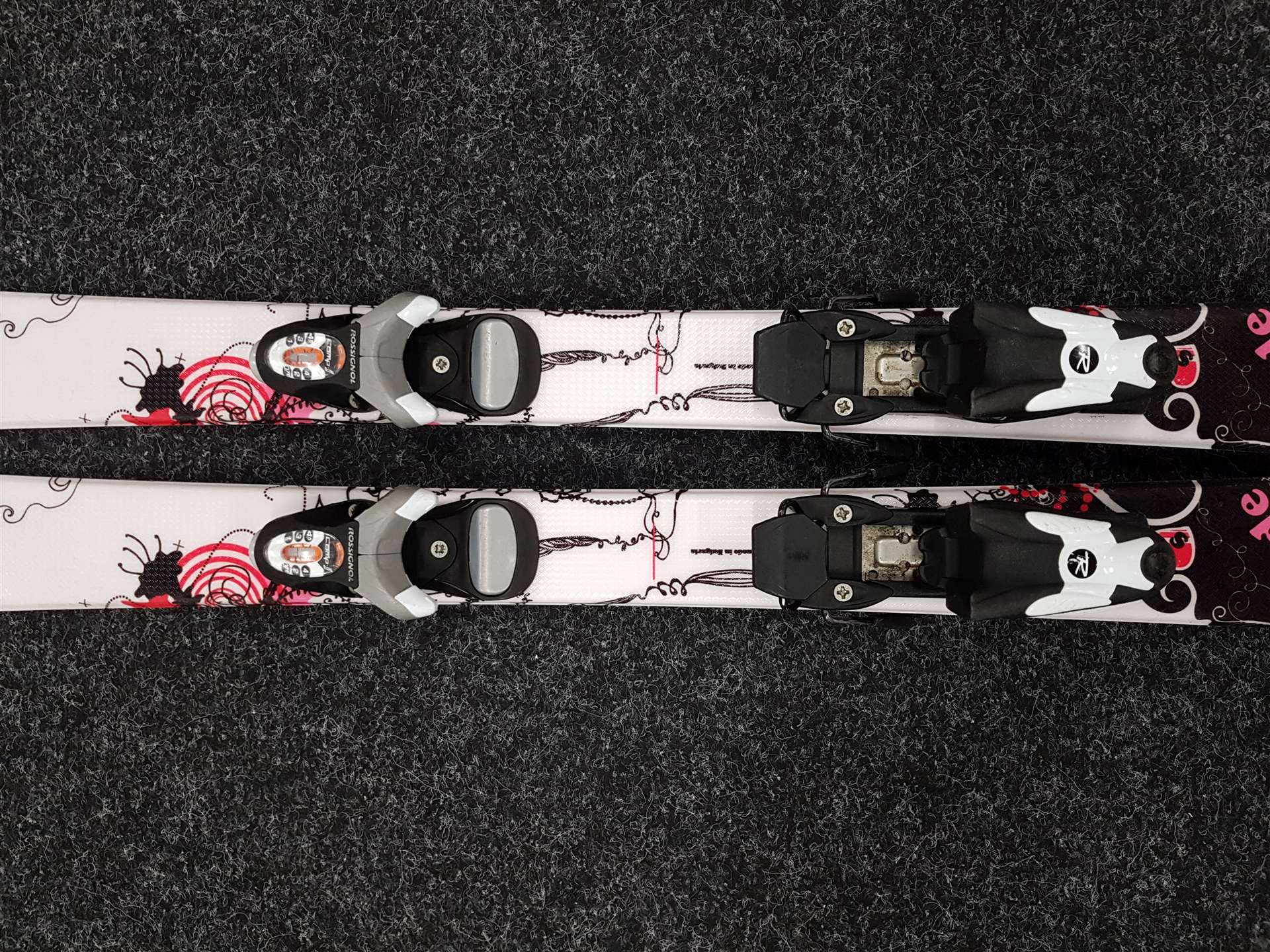 Použité detské lyže SALOMON Jade + viazanie Rossignol Comp J 4,5