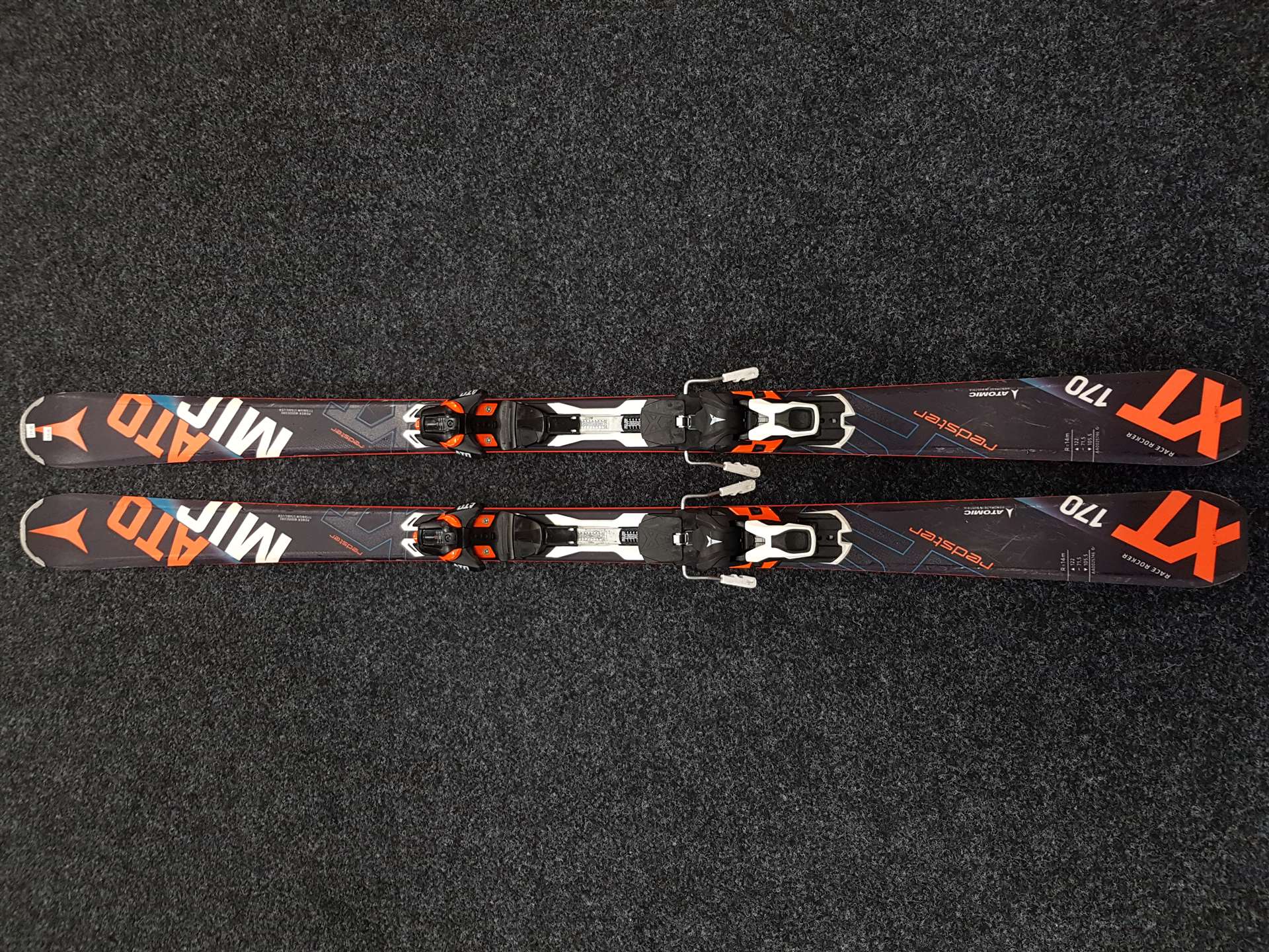 Esquís ATOMIC Redster usados + fijaciones Atomic CTX 10