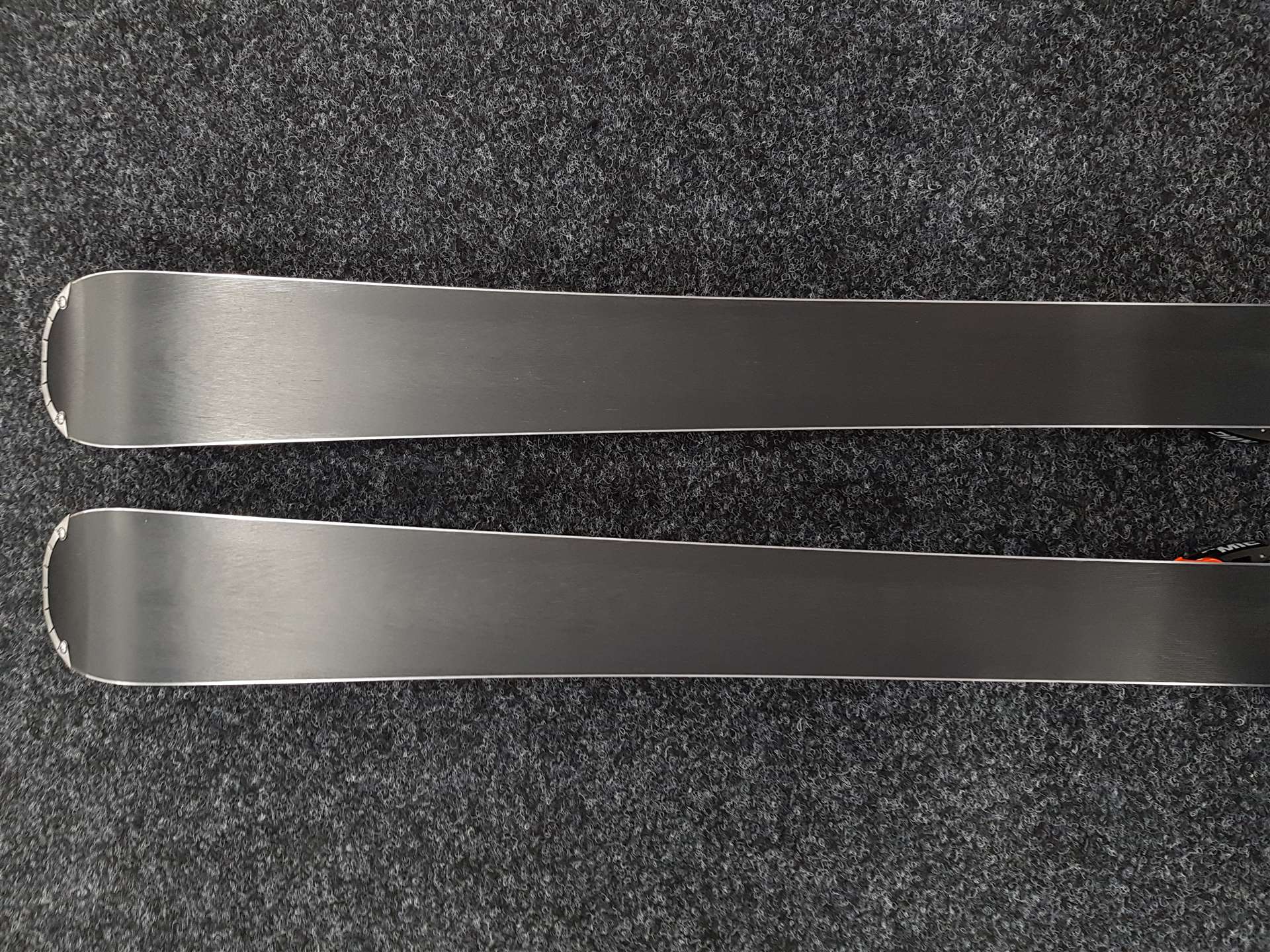 Esquís ATOMIC Redster usados + fijaciones Atomic CTX 10