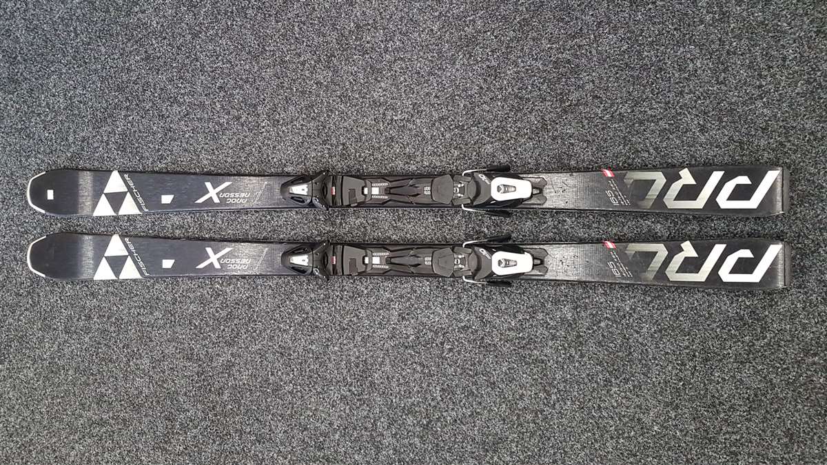 Esquís Fischer Progressor X usados + fijaciones Fischer RS 10