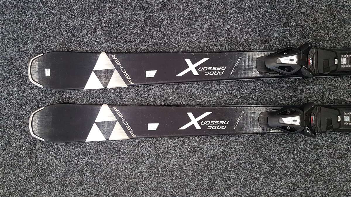 Esquís Fischer Progressor X usados + fijaciones Fischer RS 10