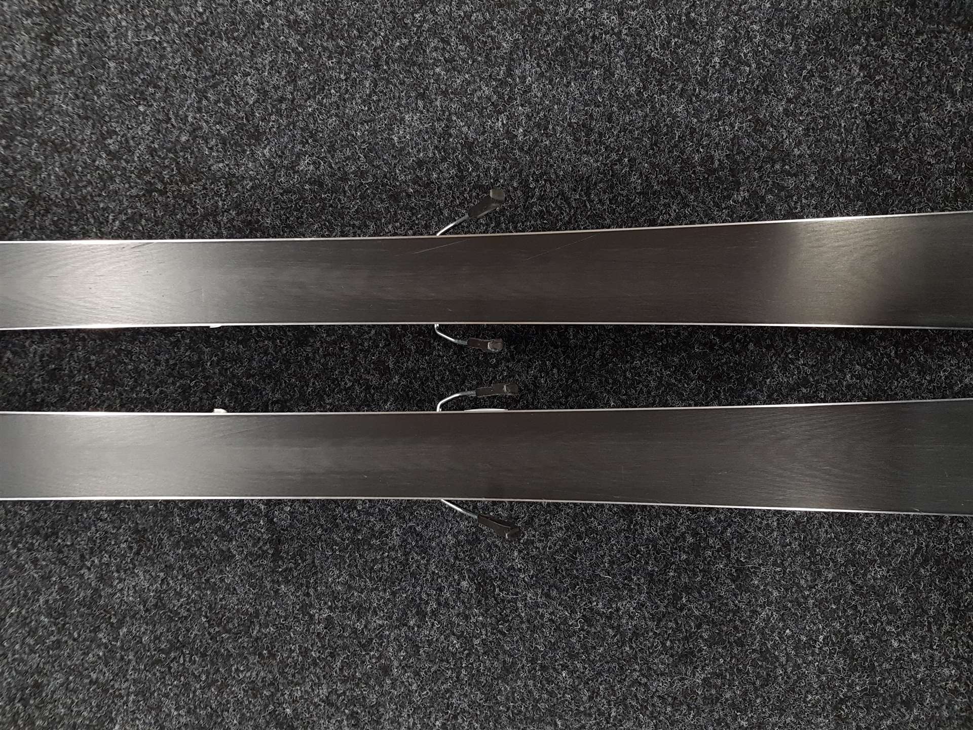 Použité lyže ROSSIGNOL Zenith + vázání Look Xpress 10