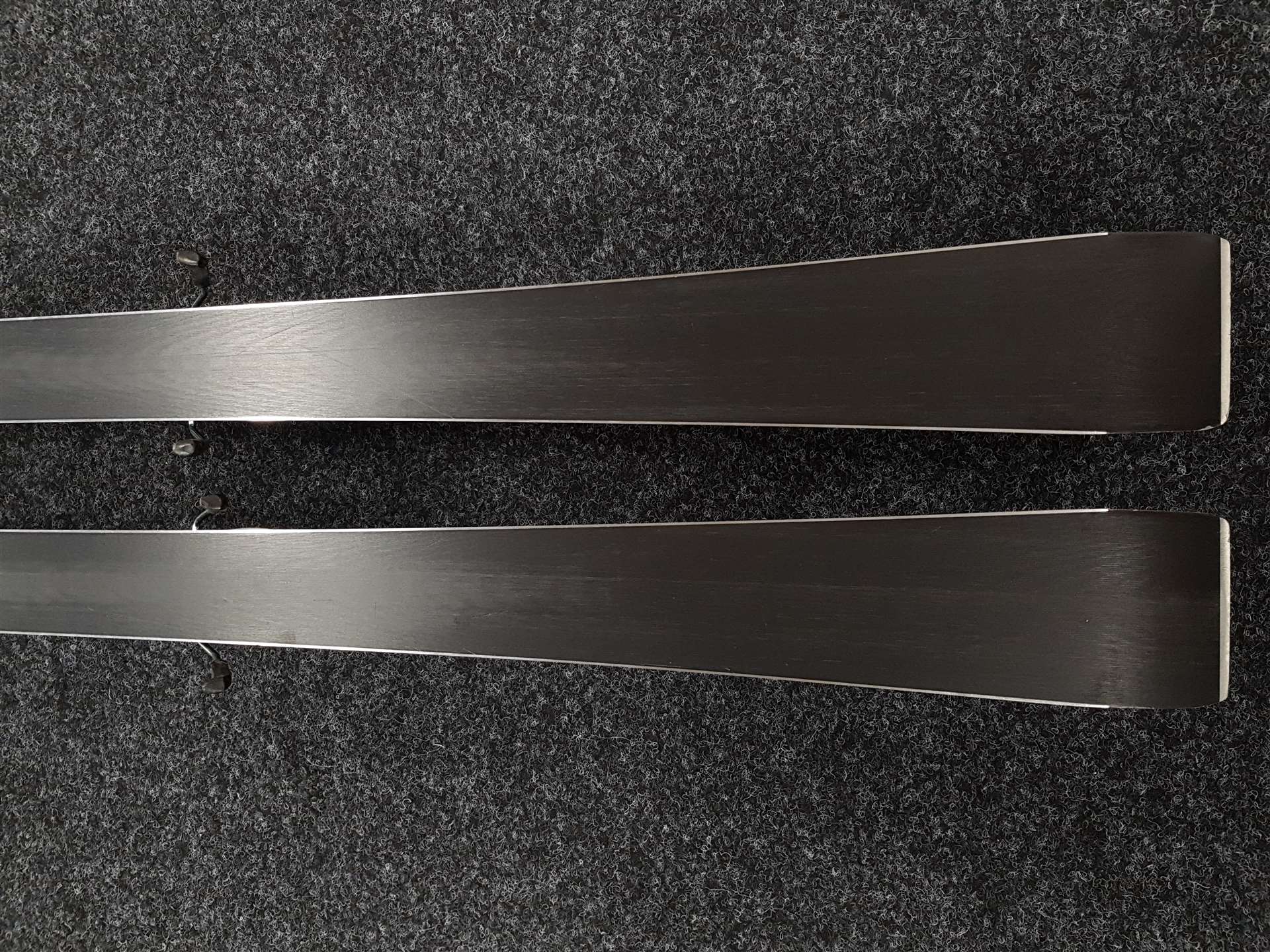 Použité lyže ROSSIGNOL Zenith + vázání Look Xpress 10