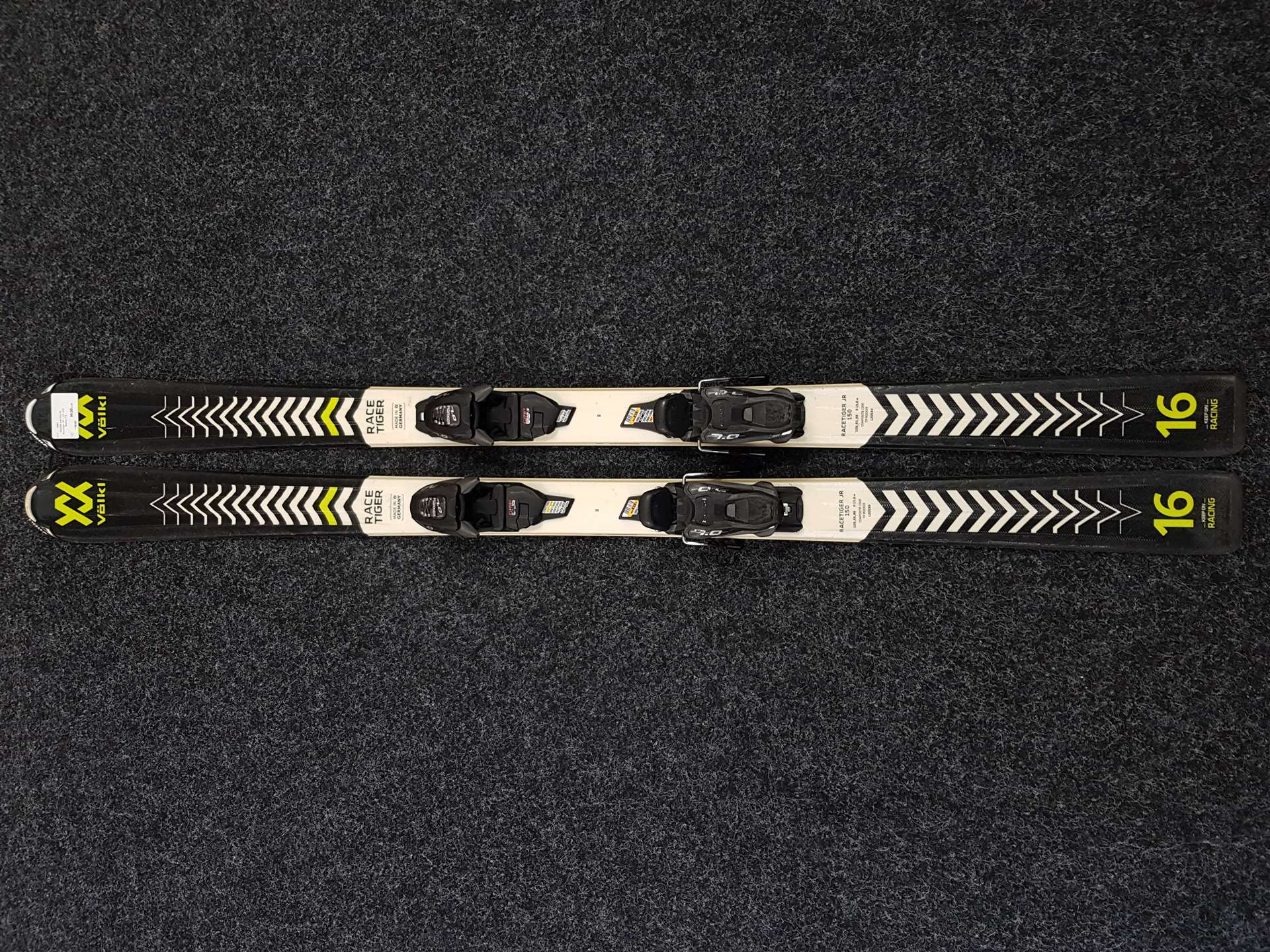 Skis VOLKL Racetiger JR d'occasion + fixations Marker 7.0
