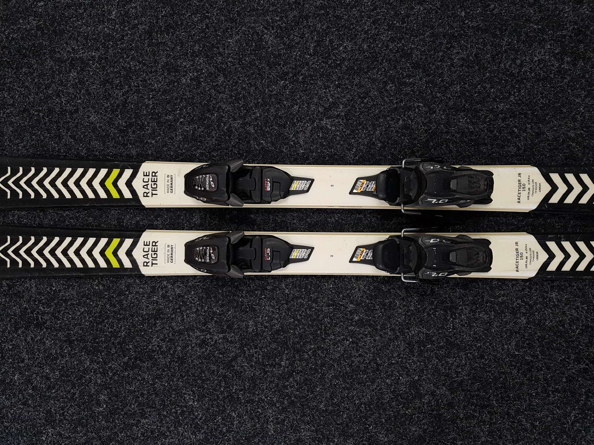 Skis VOLKL Racetiger JR d'occasion + fixations Marker 7.0