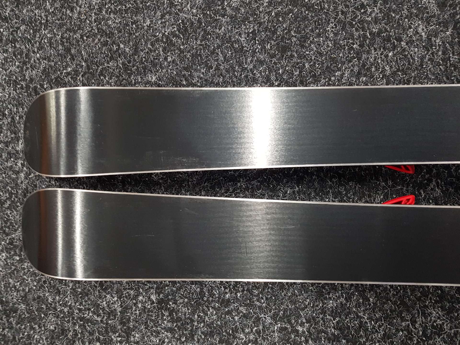 Schiuri pentru copii folosite ATOMIC Redster J2 + legături Atomic 5