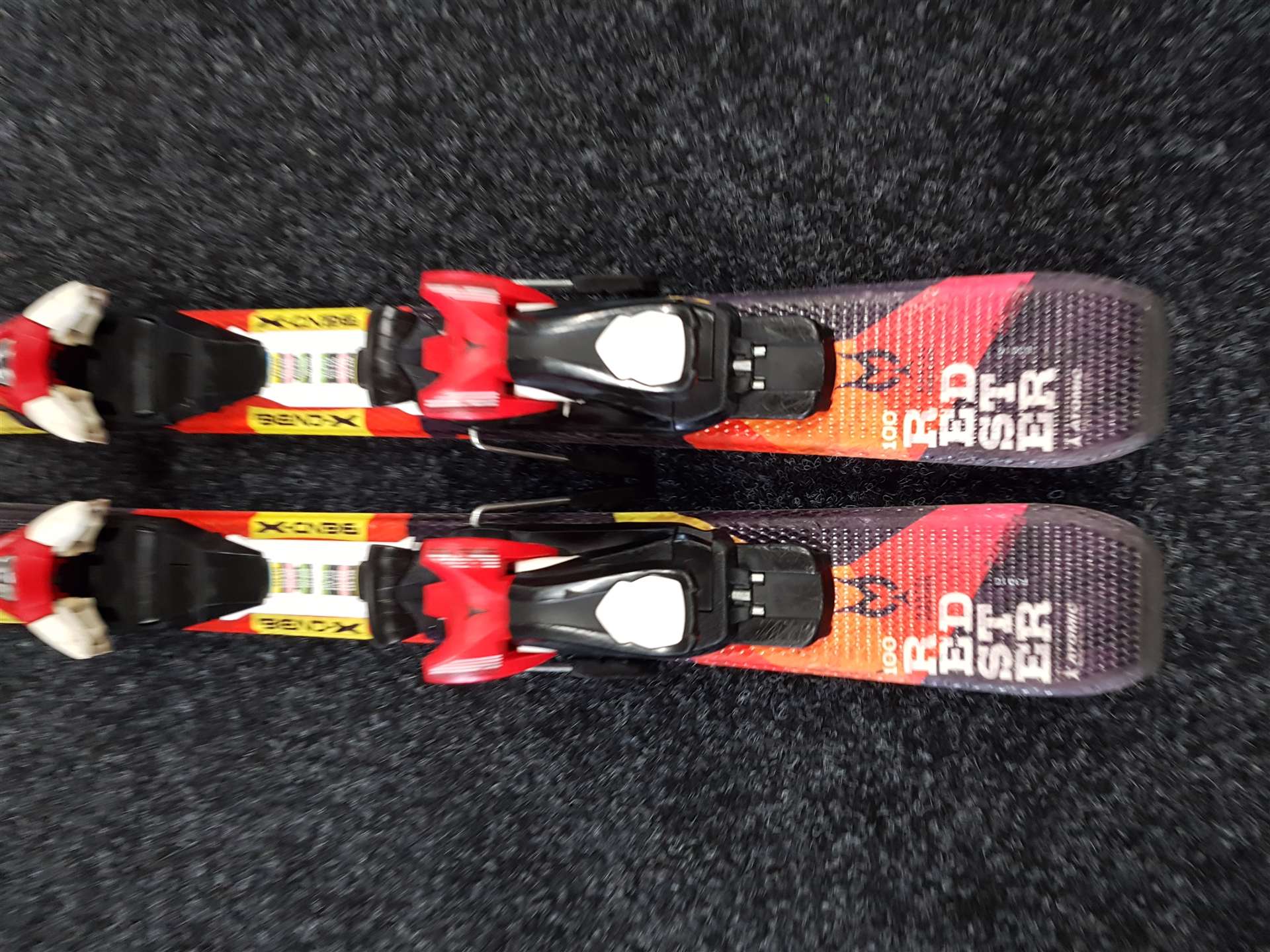 Použité dětské lyže ATOMIC Redster + vázání Atomic XTE 45
