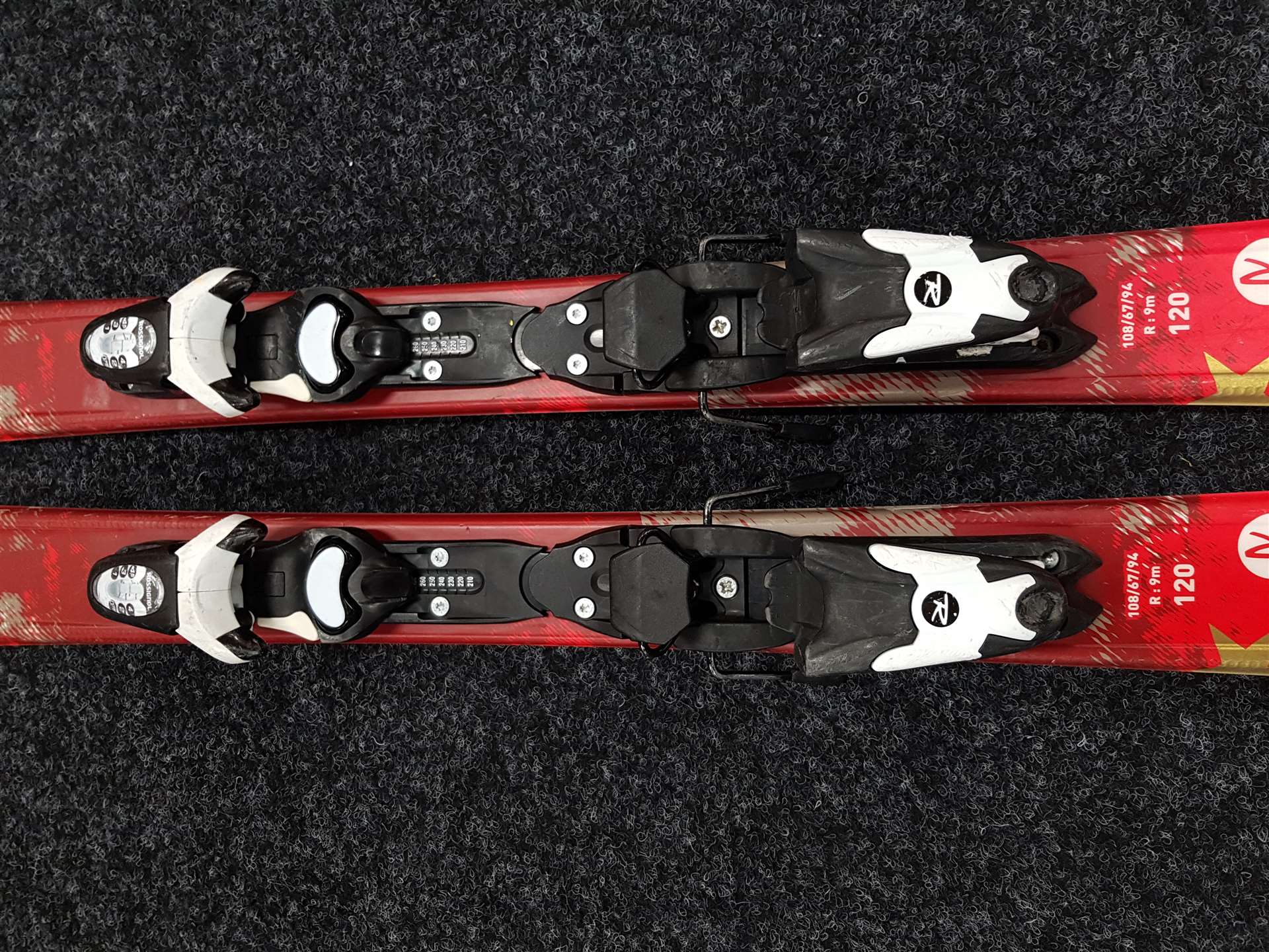 Gebrauchte ROSSIGNOL FC Bayern München Ski + Rossignol Xelium Bindungen