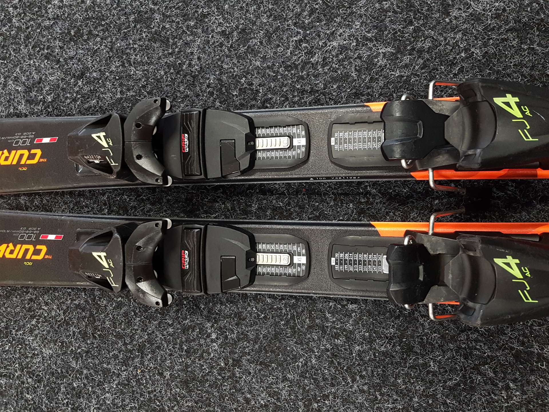 Sci usati per bambini FISCHER RC4 The Curv + attacchi Fischer FJ AC 4.5