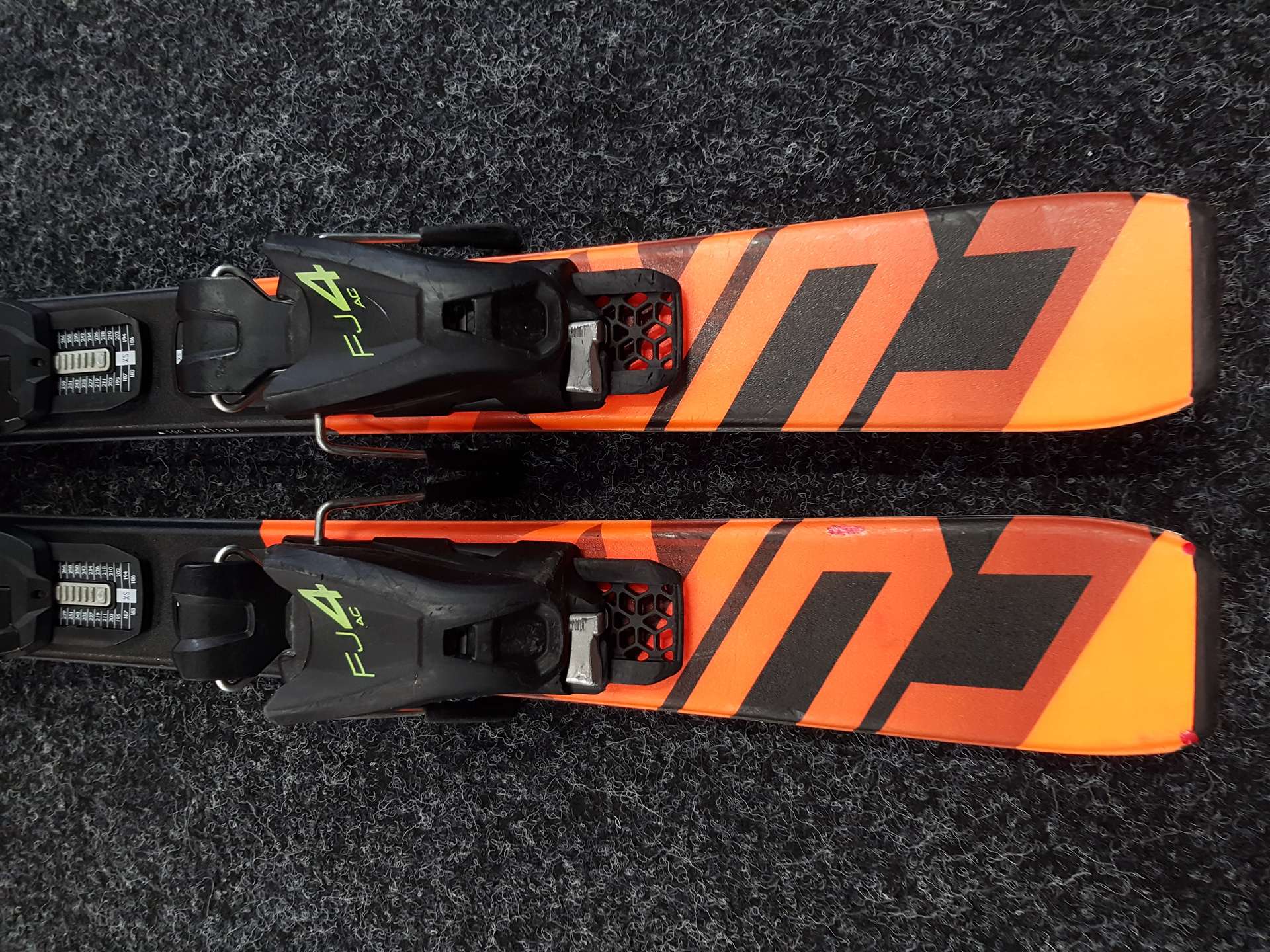 Sci usati per bambini FISCHER RC4 The Curv + attacchi Fischer FJ AC 4.5