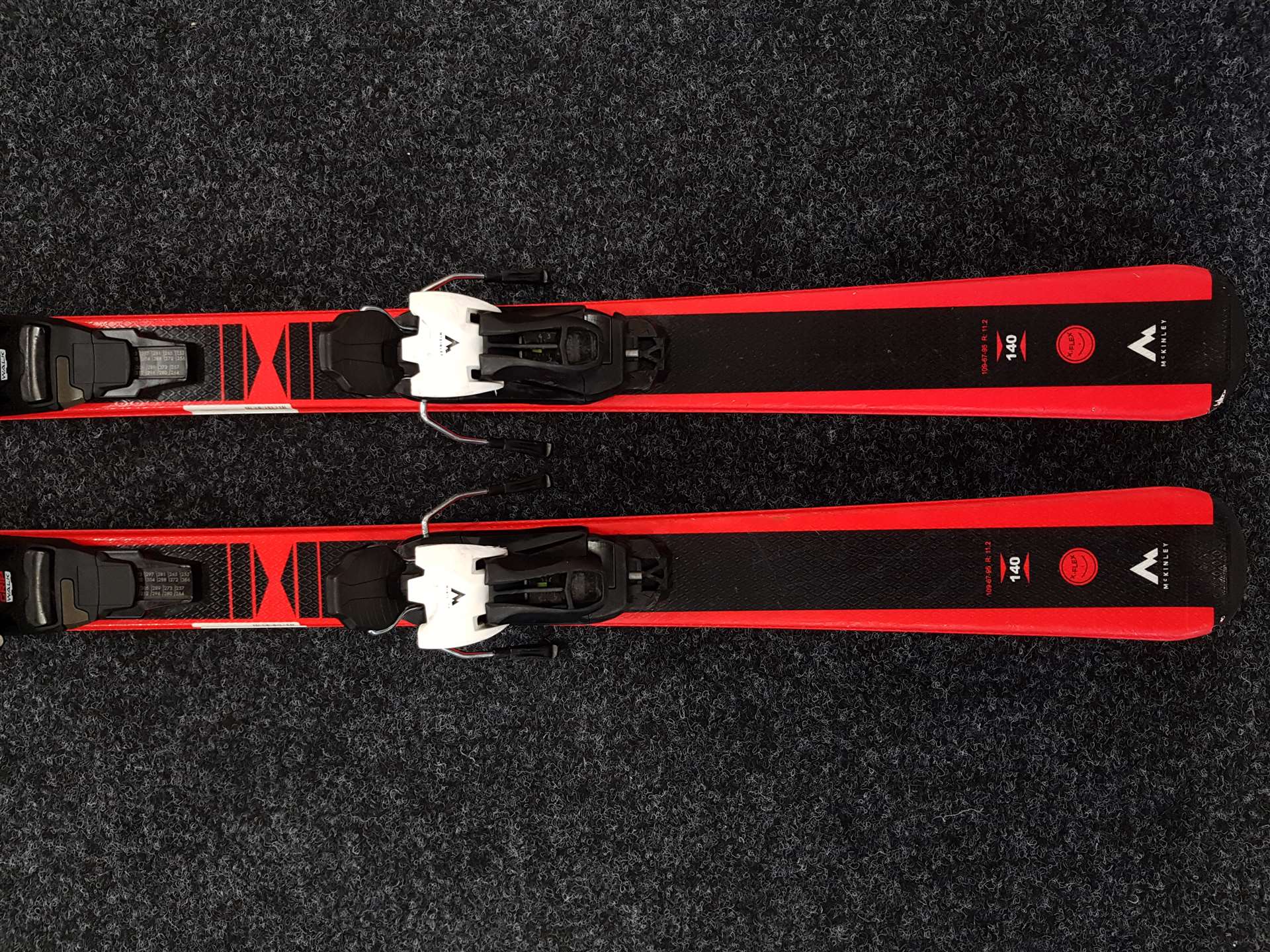 Gebrauchte McKinley Pulse Ski + McKinley JW 5.5 Bindungen