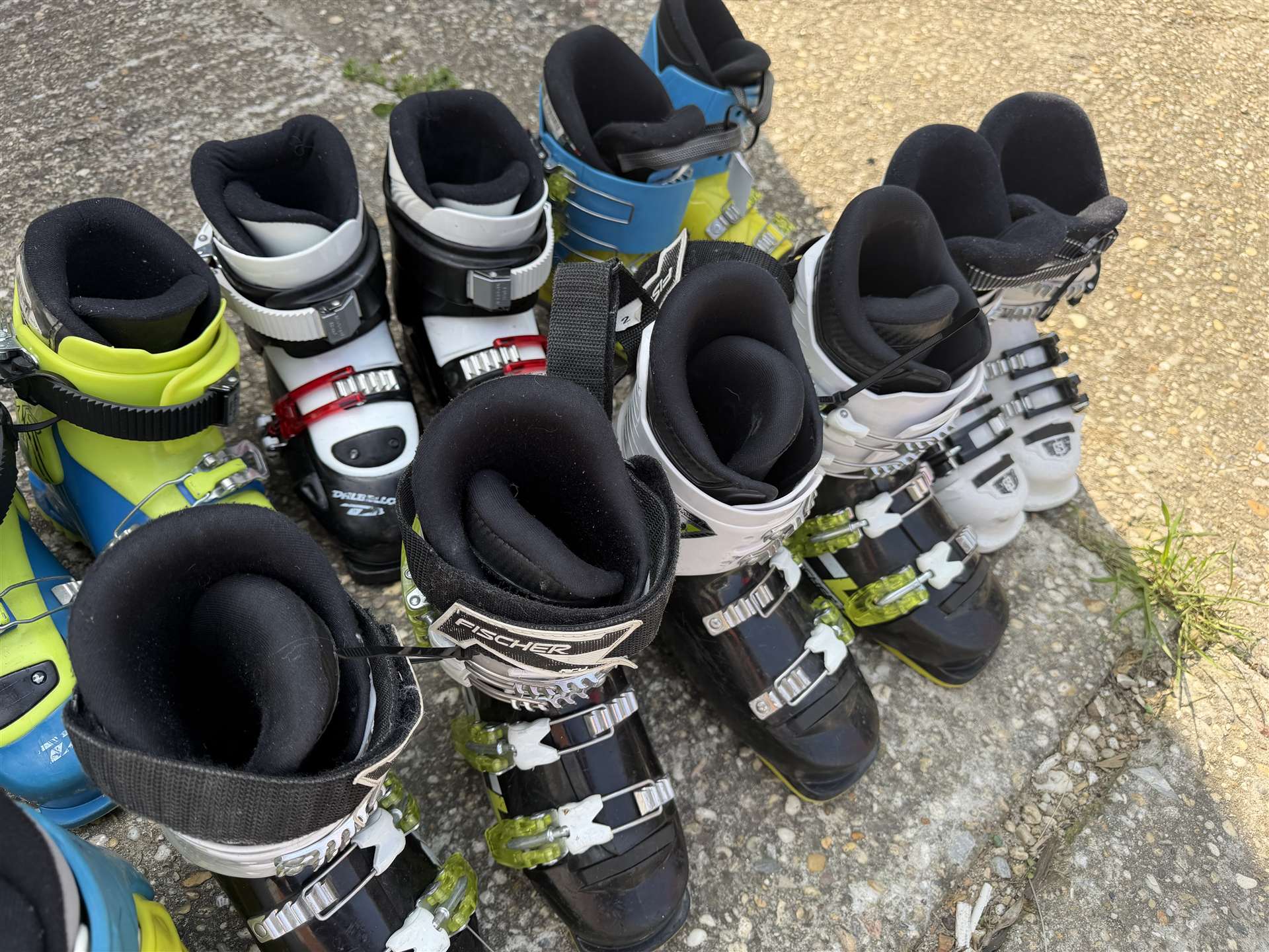 Pachet en-gros de clăpari de schi folosiți - cumpărare de la 10 buc.