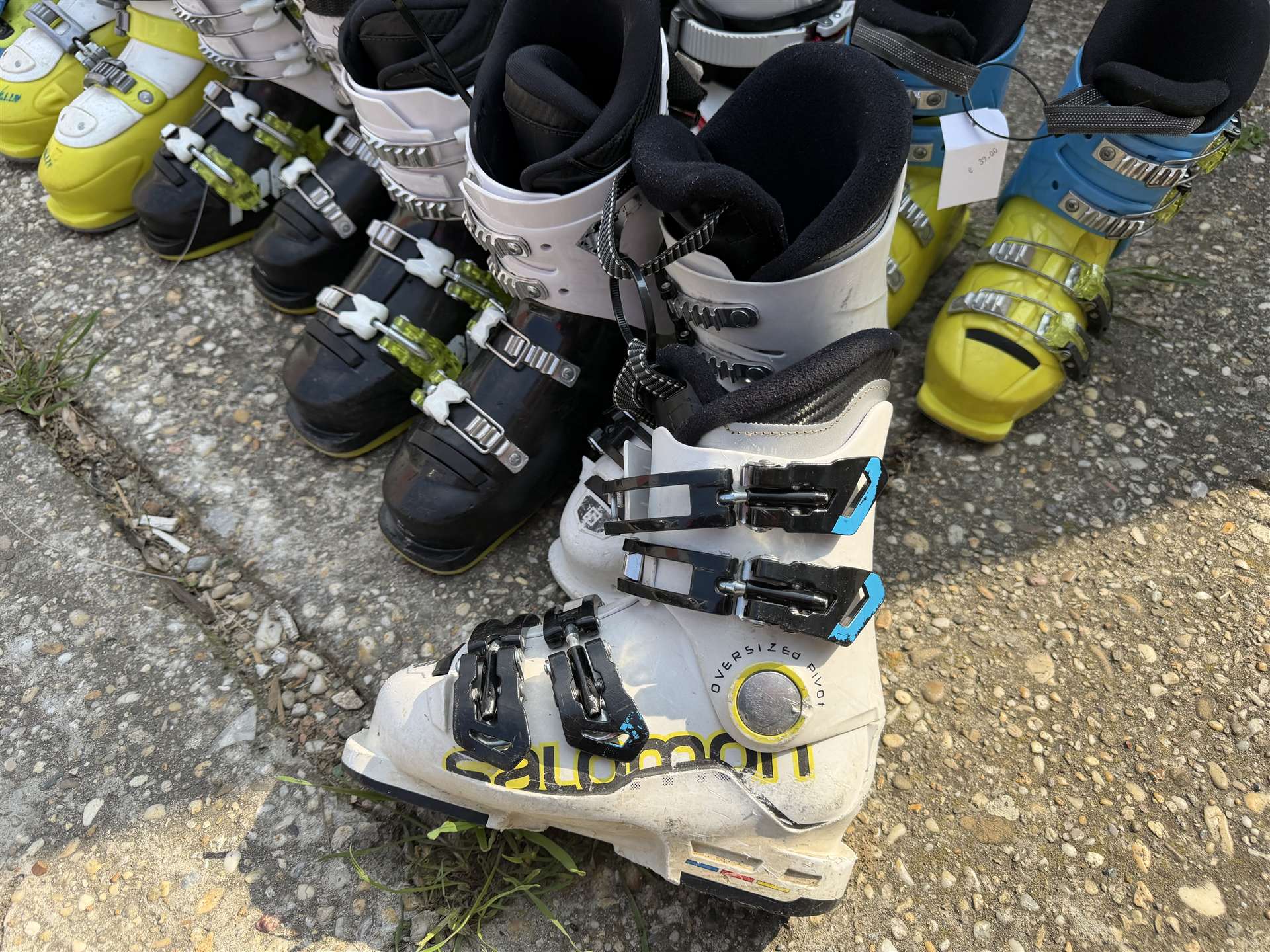 Pachet en-gros de clăpari de schi folosiți - cumpărare de la 10 buc.