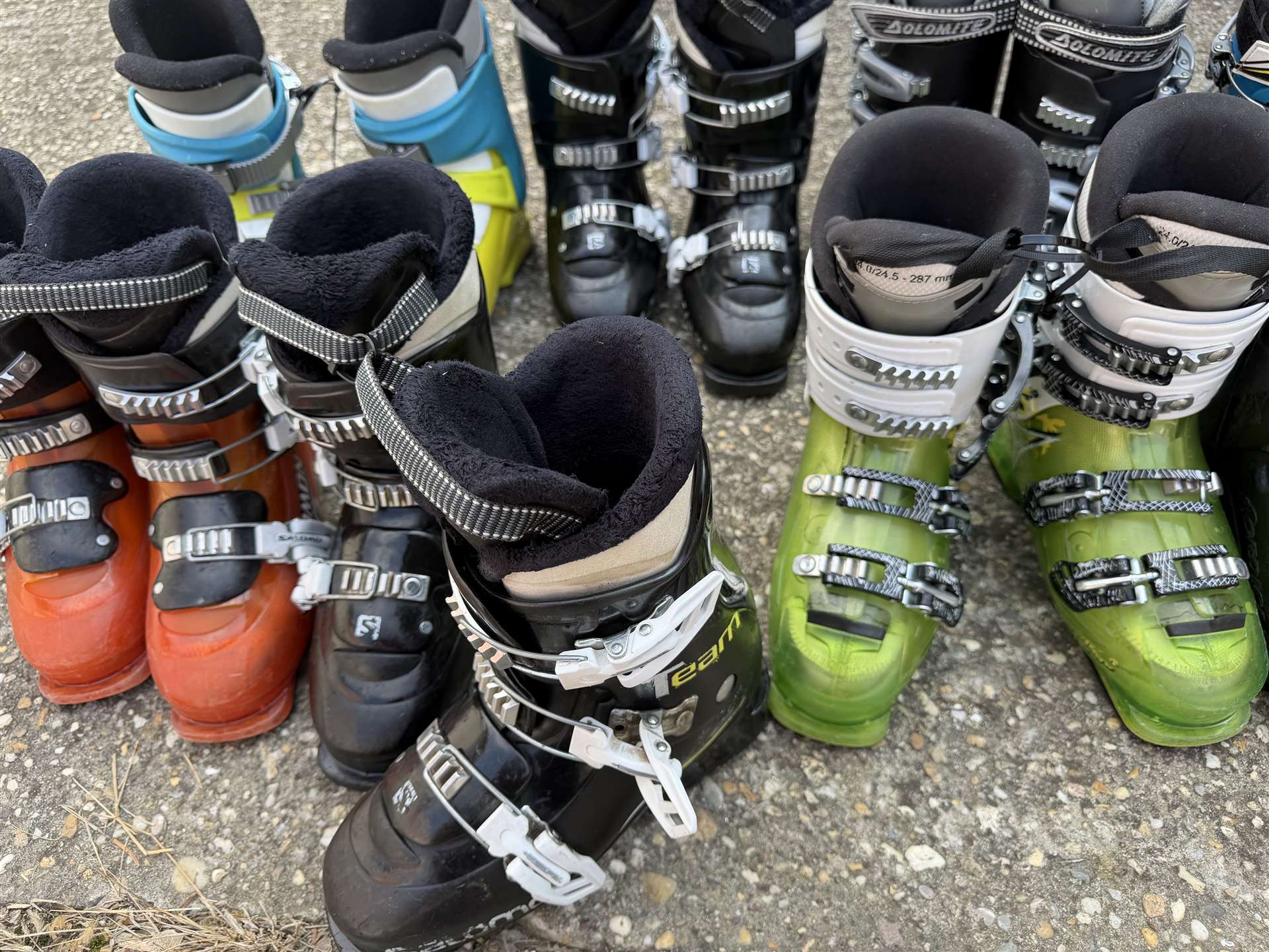 Pachet en-gros de clăpari de schi folosiți - cumpărare de la 10 buc.