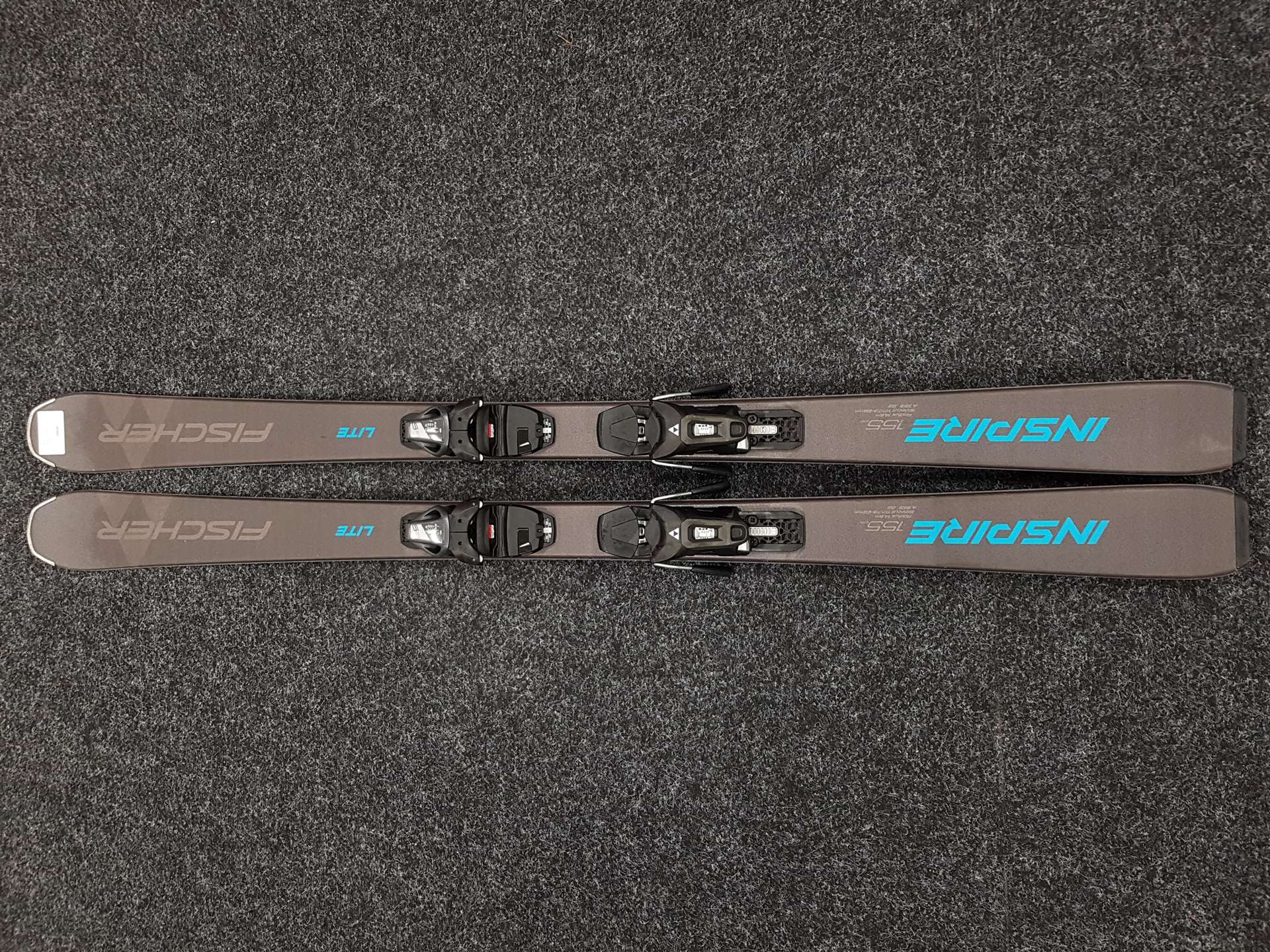 Skis FISCHER Inspire d'occasion + fixations Fischer RS 9