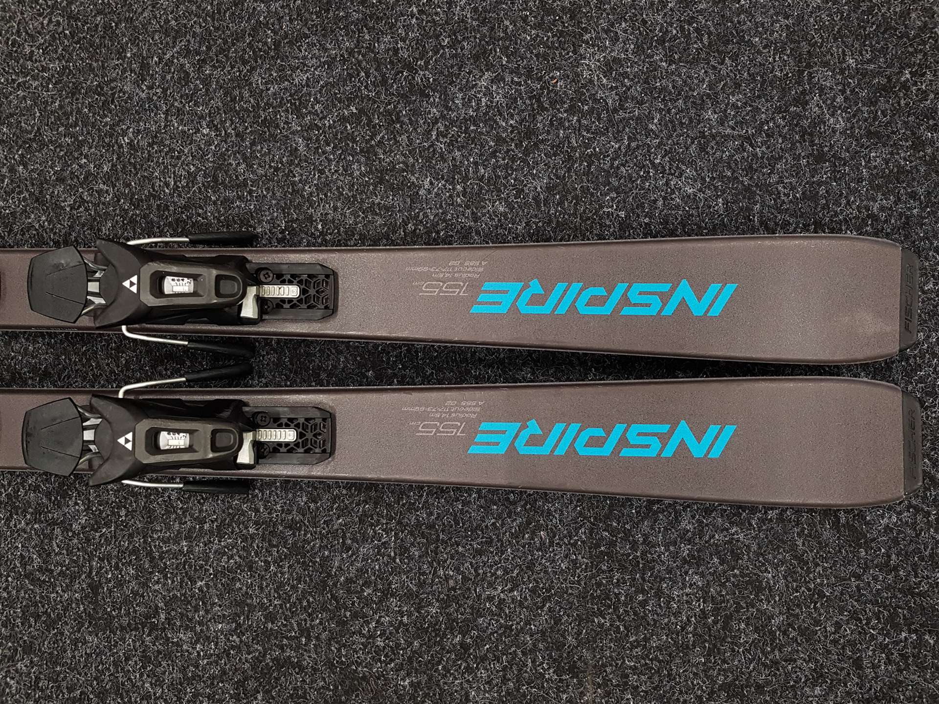 Skis FISCHER Inspire d'occasion + fixations Fischer RS 9