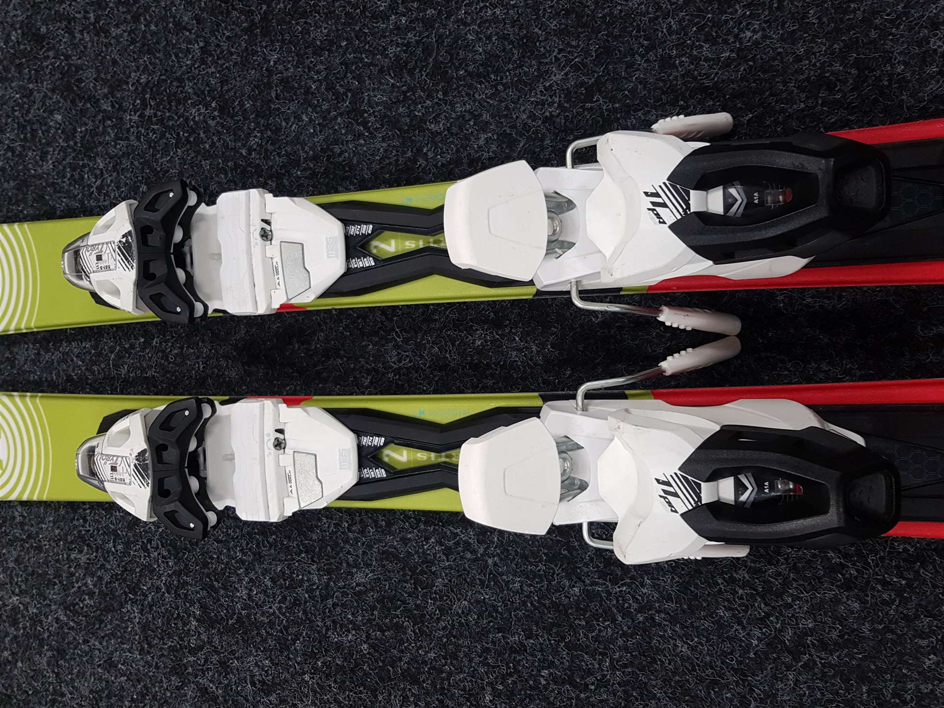 Esquís ARTIS 2 usados + fijaciones Tyrolia 11