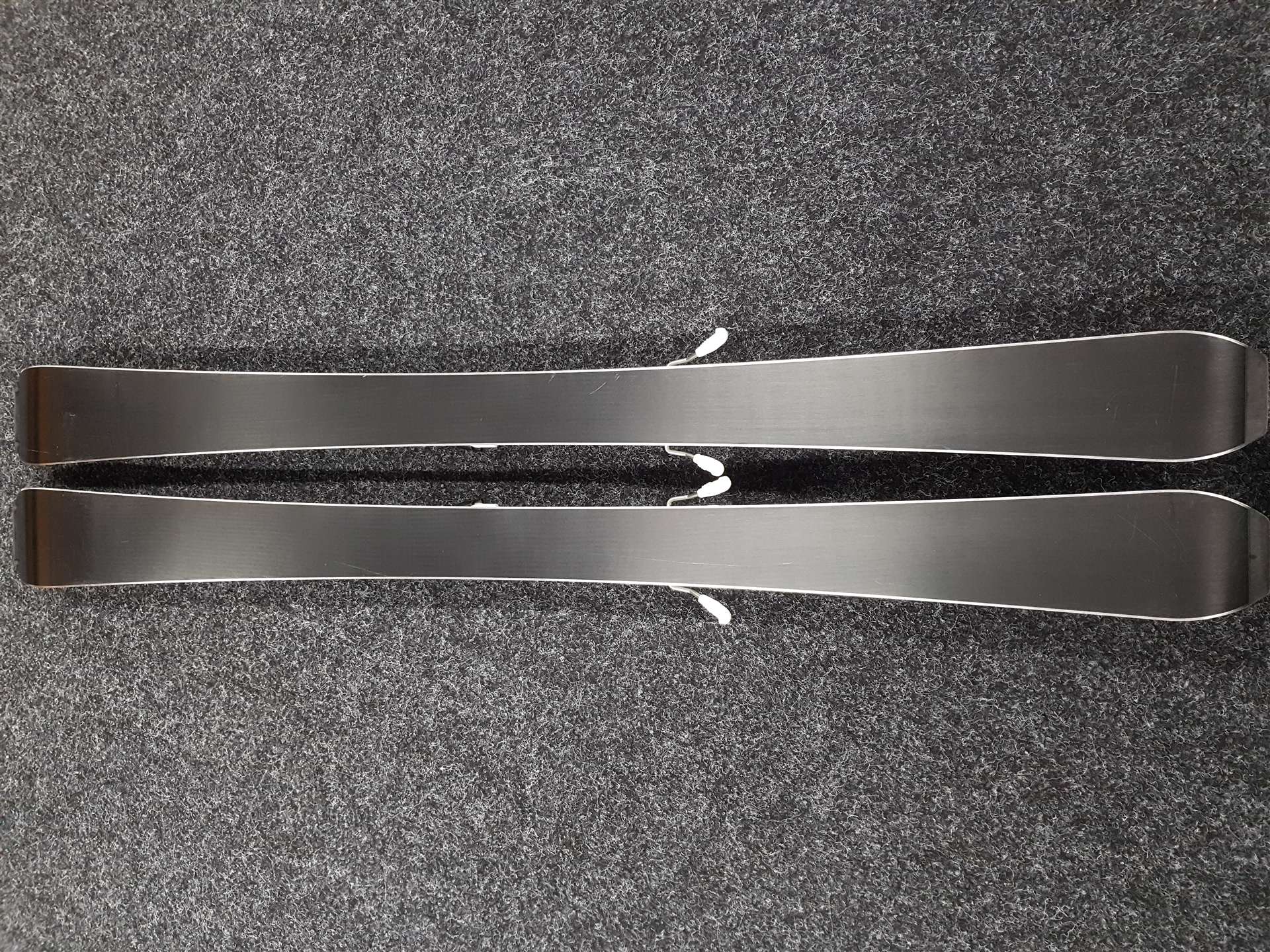 Esquís ARTIS 2 usados + fijaciones Tyrolia 11