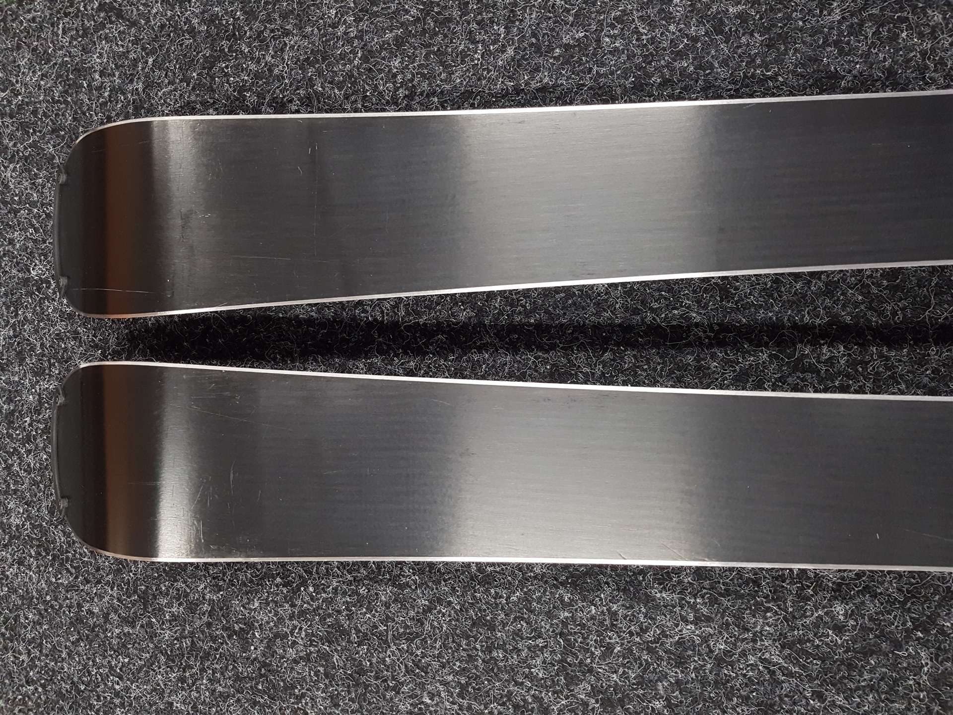 Esquís ARTIS 2 usados + fijaciones Tyrolia 11