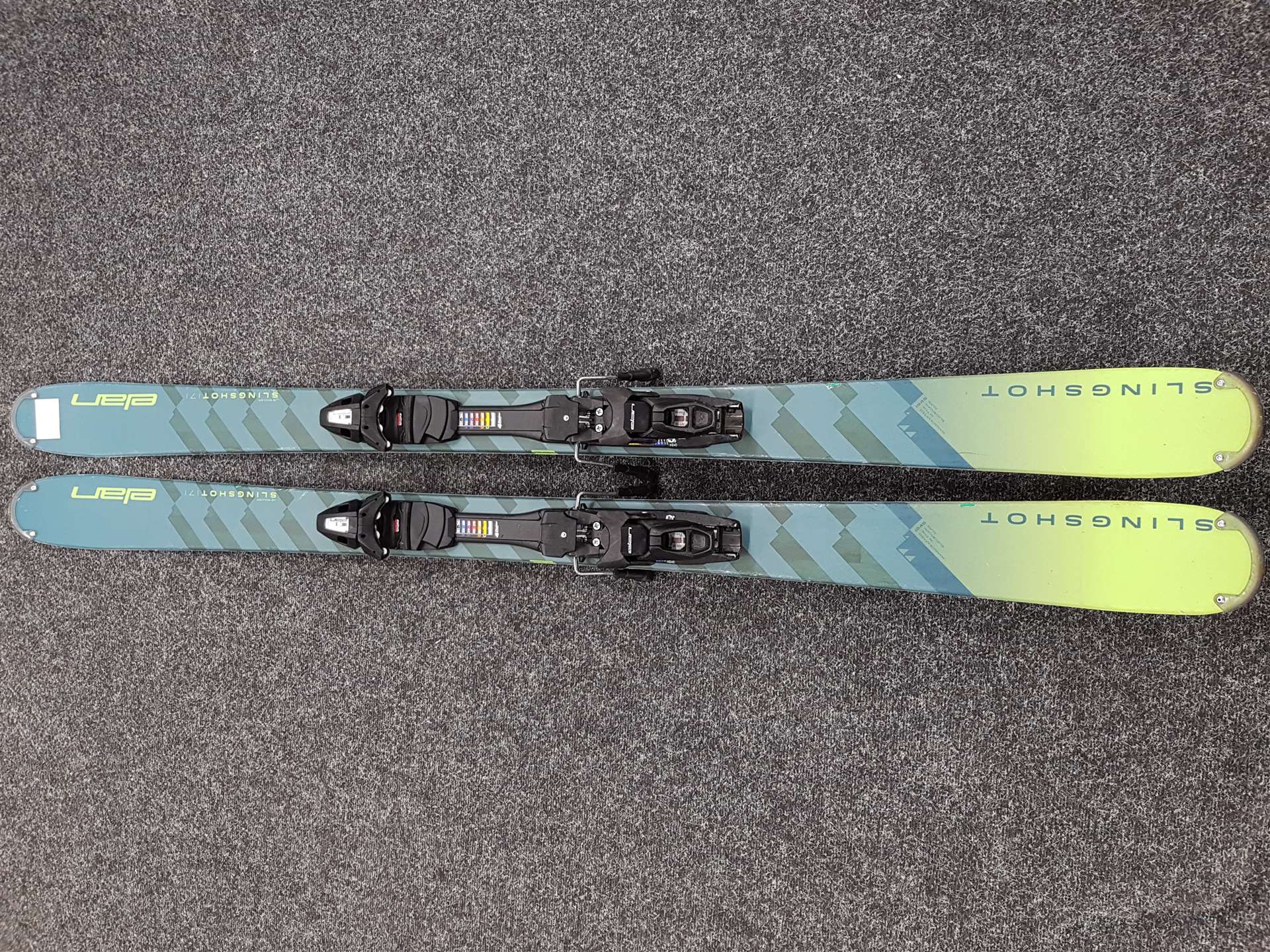 Gebrauchte Freestyle-Ski ELAN SLINGSHOT