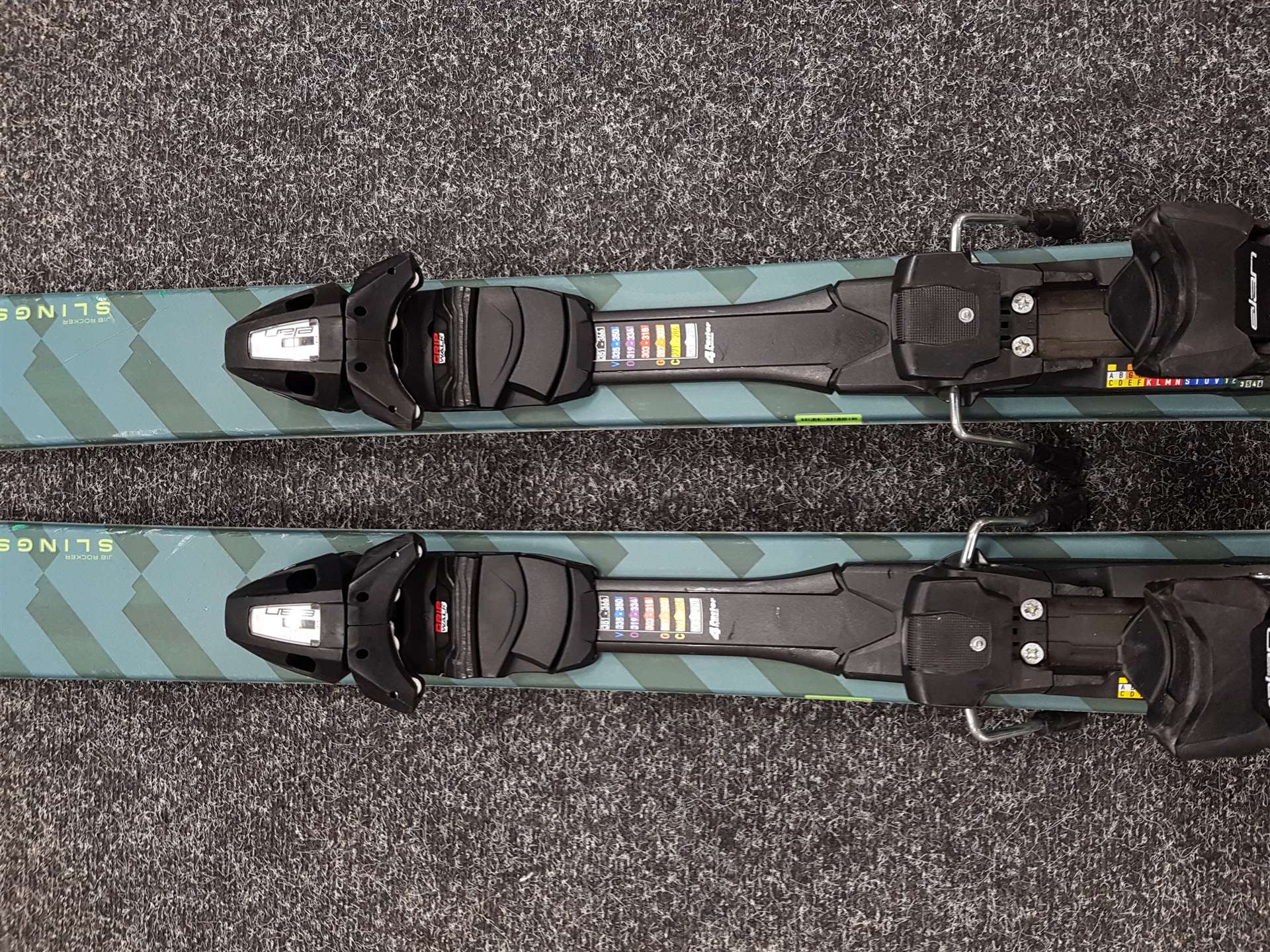 Gebrauchte Freestyle-Ski ELAN SLINGSHOT