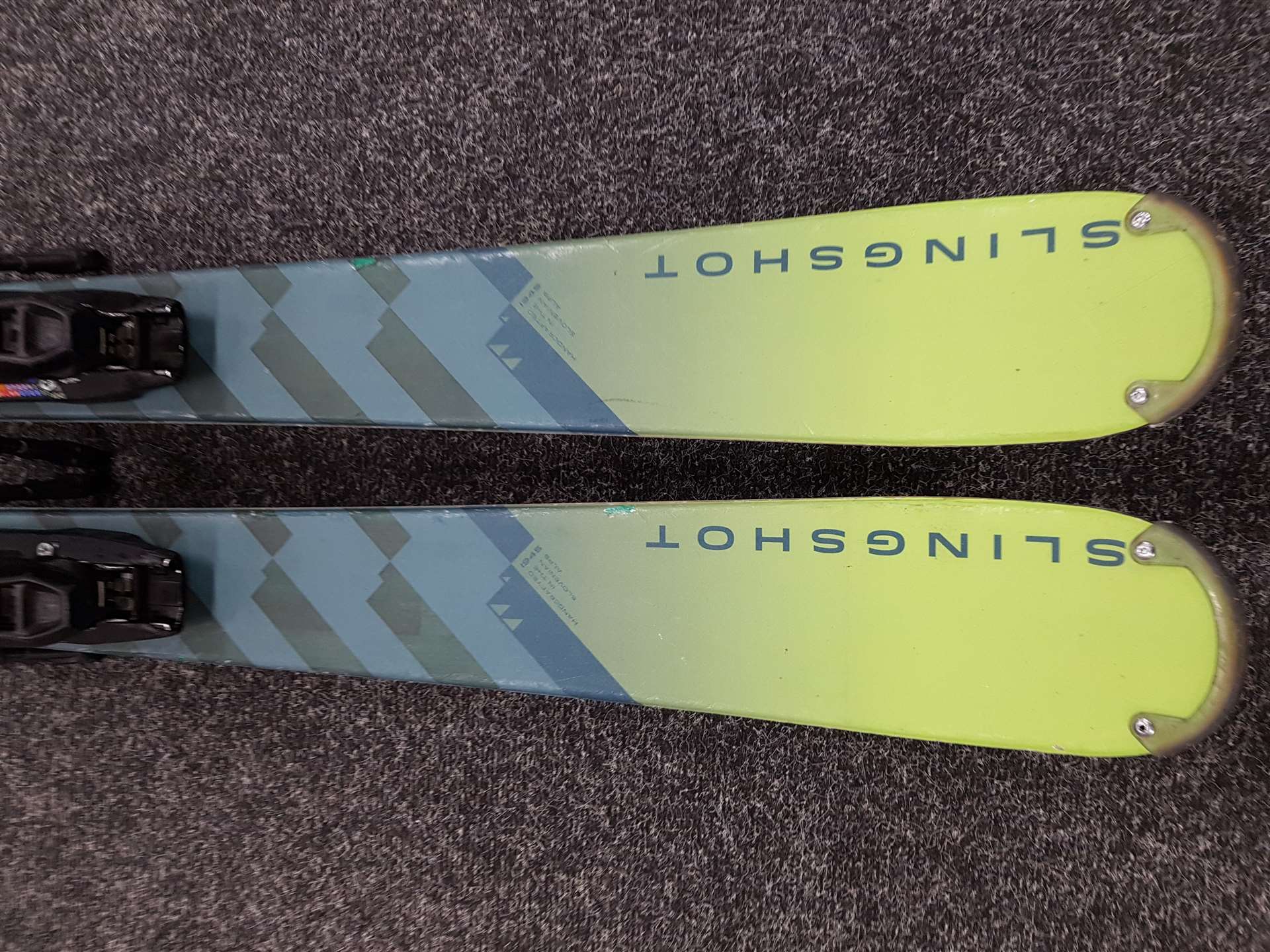 Gebrauchte Freestyle-Ski ELAN SLINGSHOT