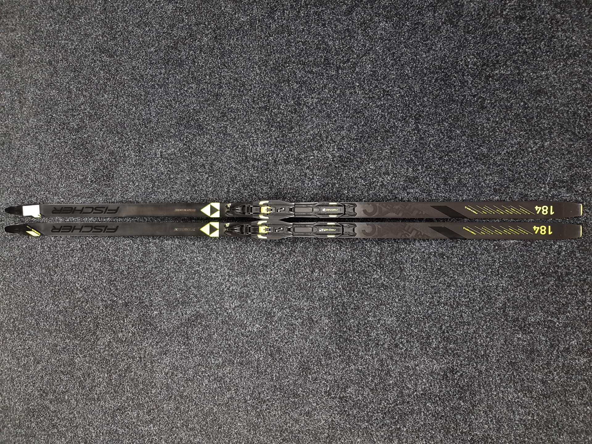 Schiuri de fond Fischer XC Super Elite Crown folosite + legături Fischer NNN