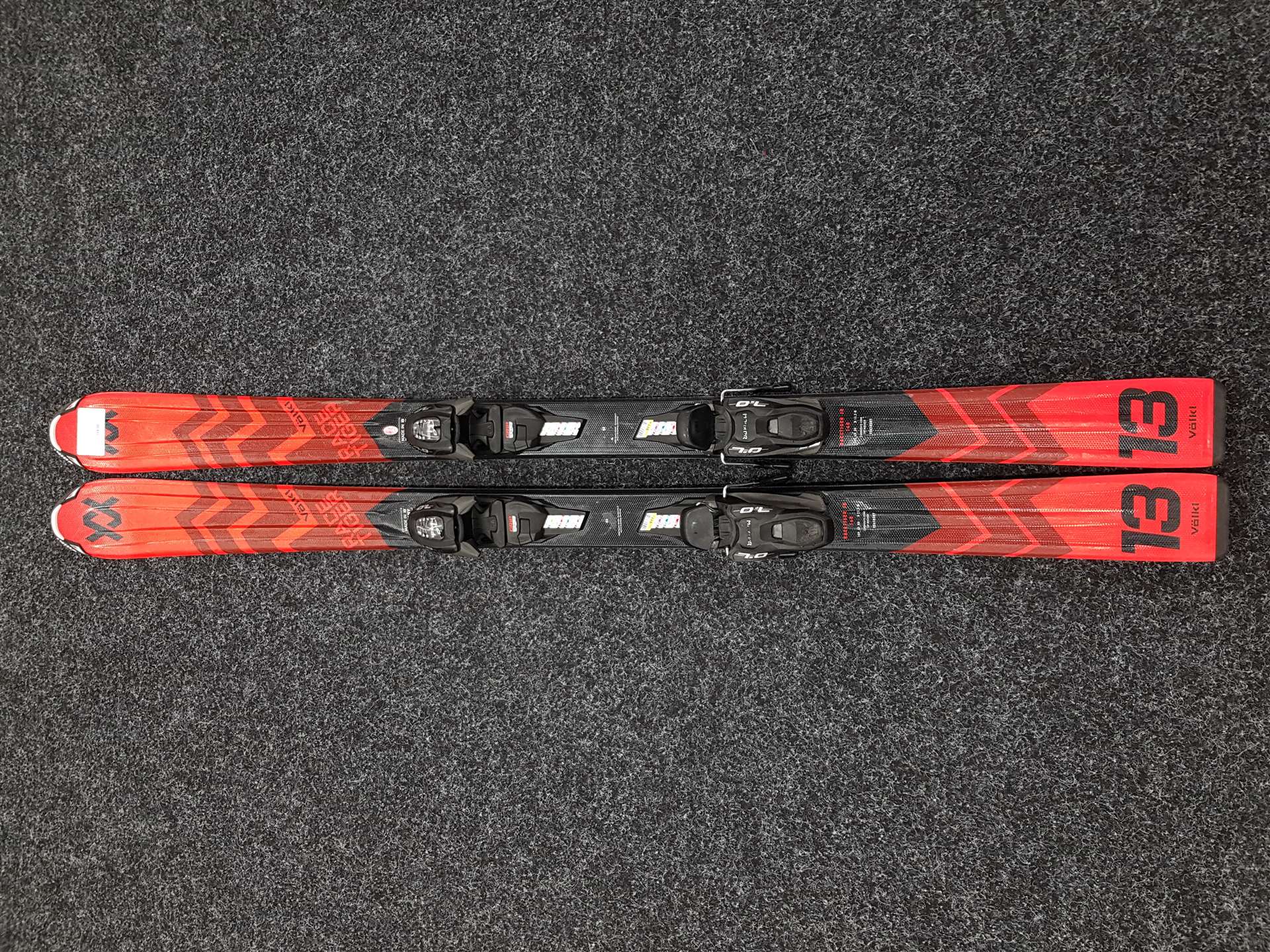 Esquís VOLKL Racetiger JR usados + fijaciones Marker7.0