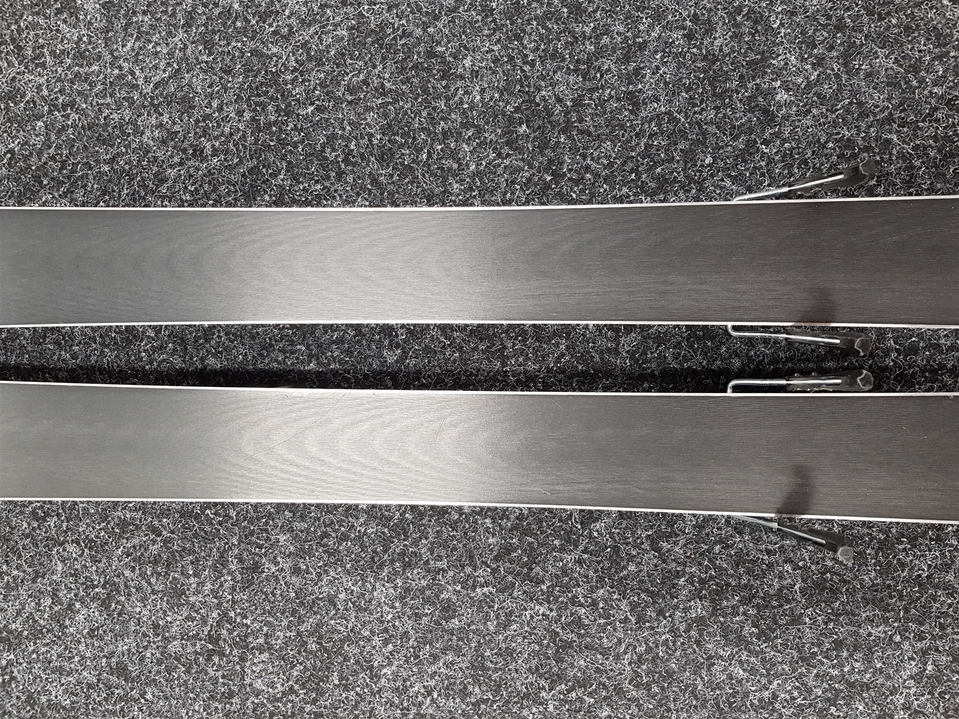 Esquís VOLKL Racetiger JR usados + fijaciones Marker7.0