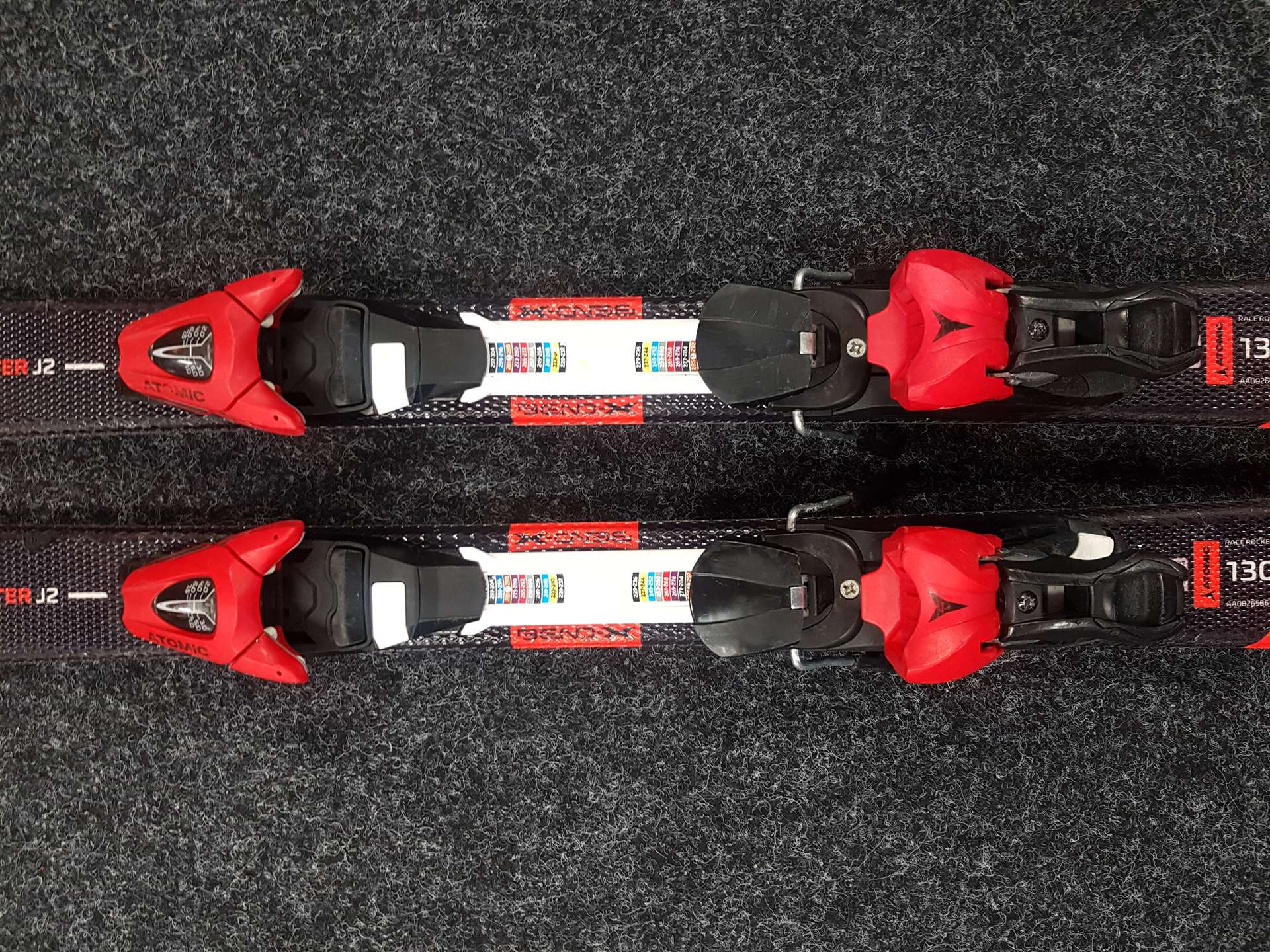 Použité detské lyže ATOMIC Redster J2 + viazanie Atomic L7