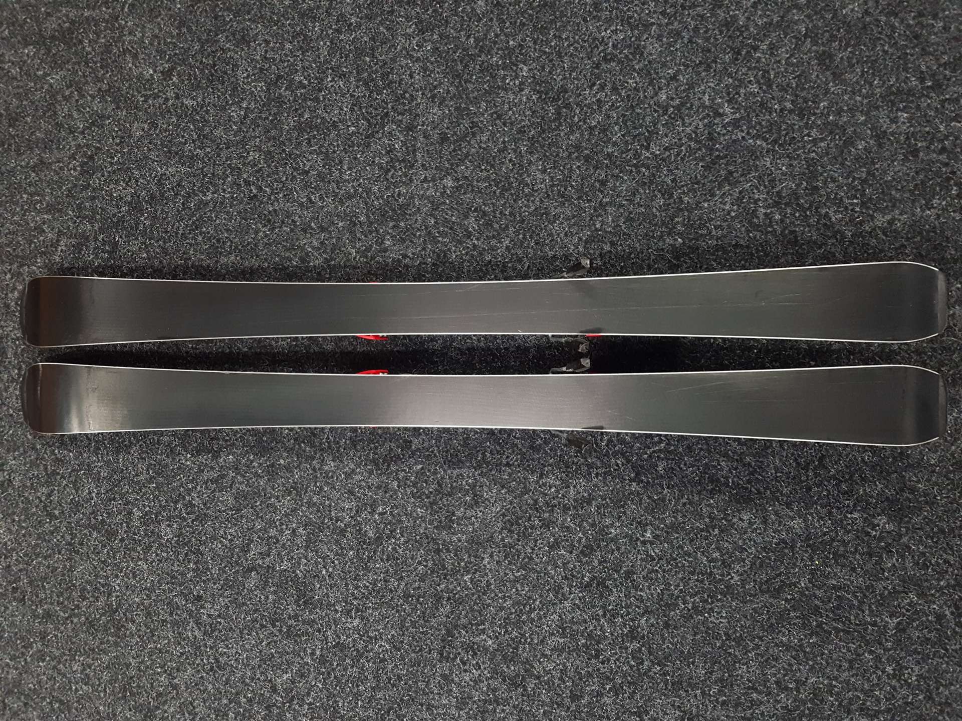 Použité detské lyže ATOMIC Redster J2 + viazanie Atomic L7