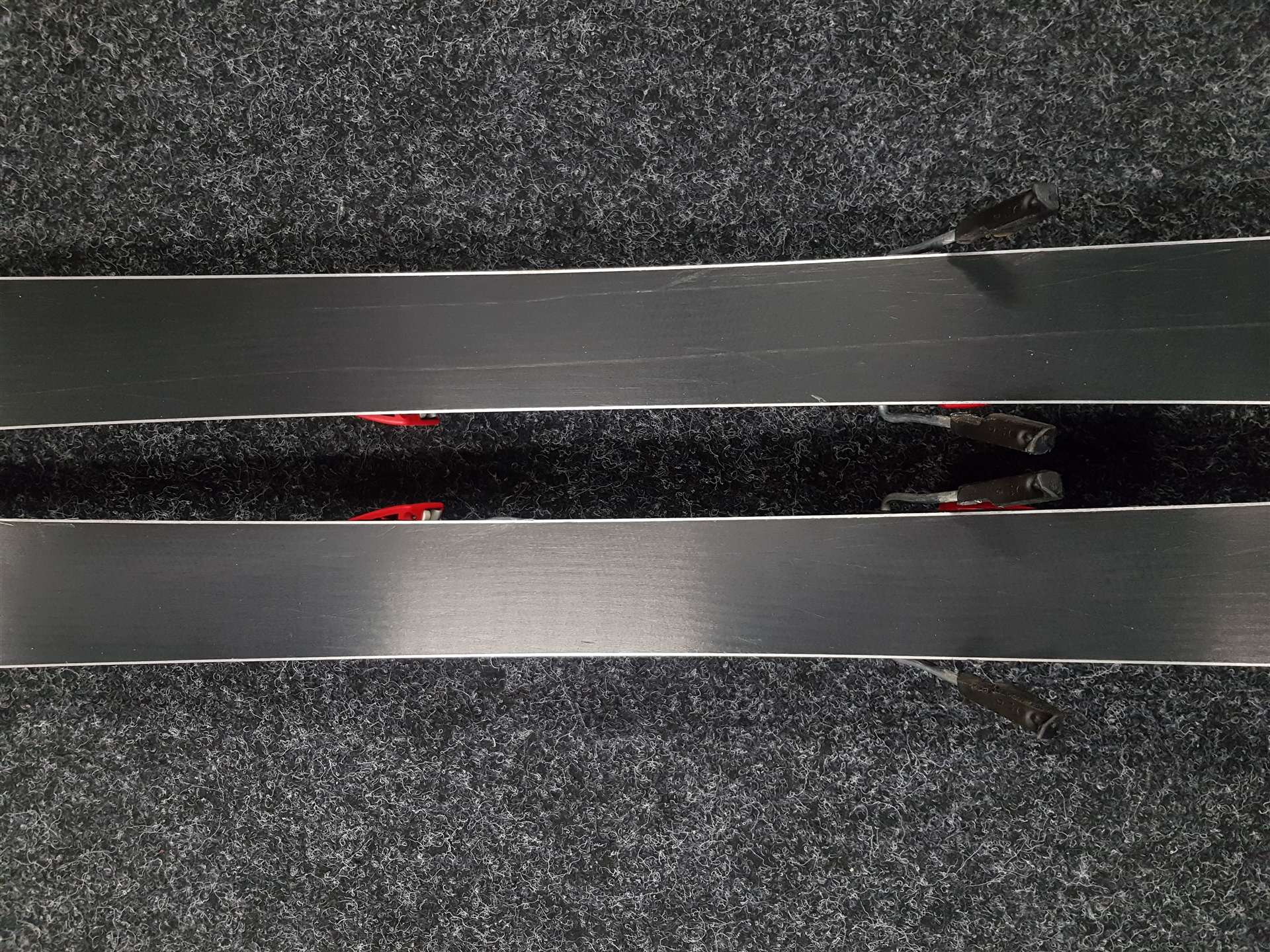 Použité detské lyže ATOMIC Redster J2 + viazanie Atomic L7