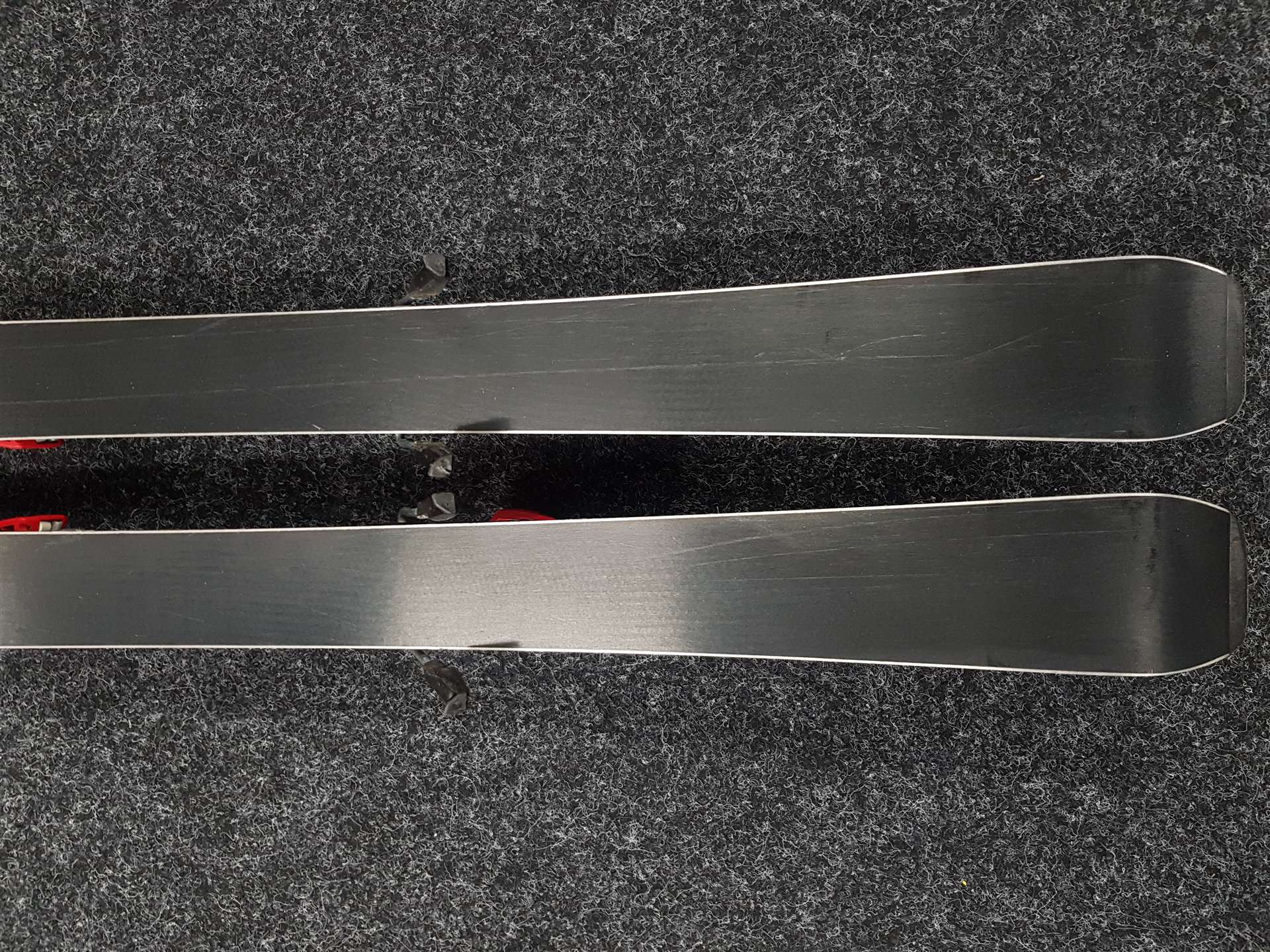 Použité detské lyže ATOMIC Redster J2 + viazanie Atomic L7