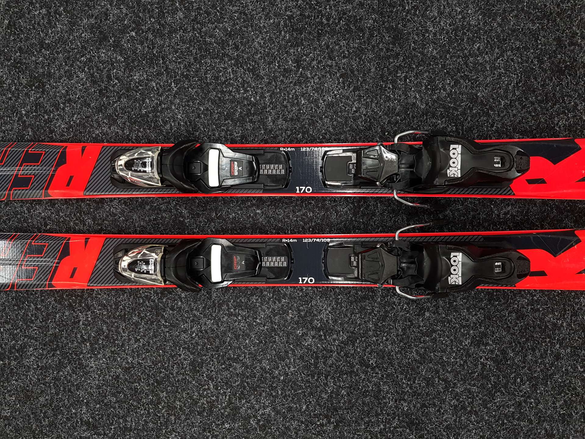 Schiuri ROSSIGNOL React 2S folosite + legături Look Xpress 10