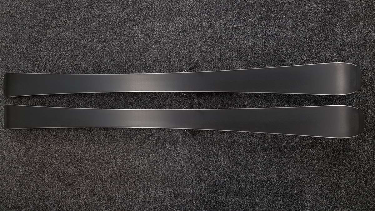 Bazárové lyže Rossignol Nova Carbon
