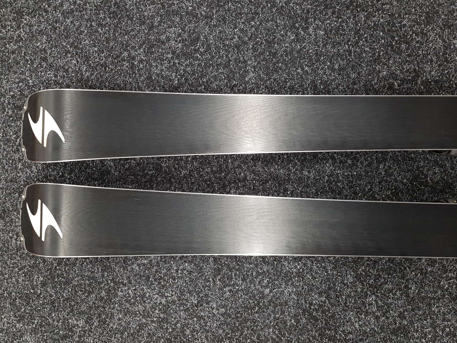 Skis BLIZZARD IQ Racing WCS d'occasion + fixations Marker TP 10