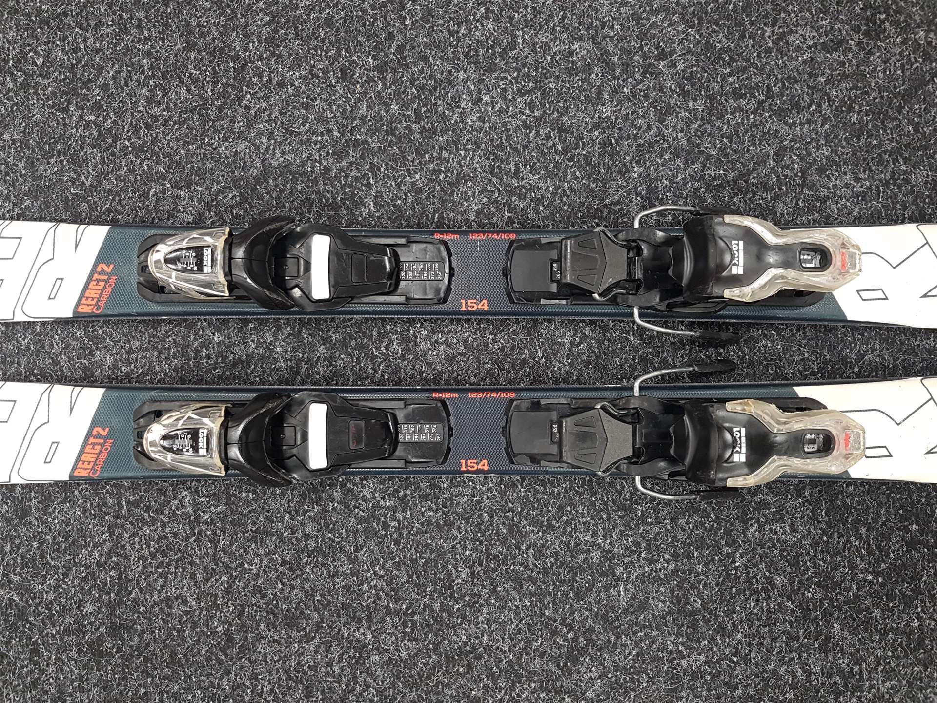 Použité lyže ROSSIGNOL React 2 Carbon + vázání Look Xpress 10