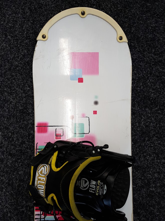 Używany snowboard Stuf + wiązania Flow w rozmiarze M
