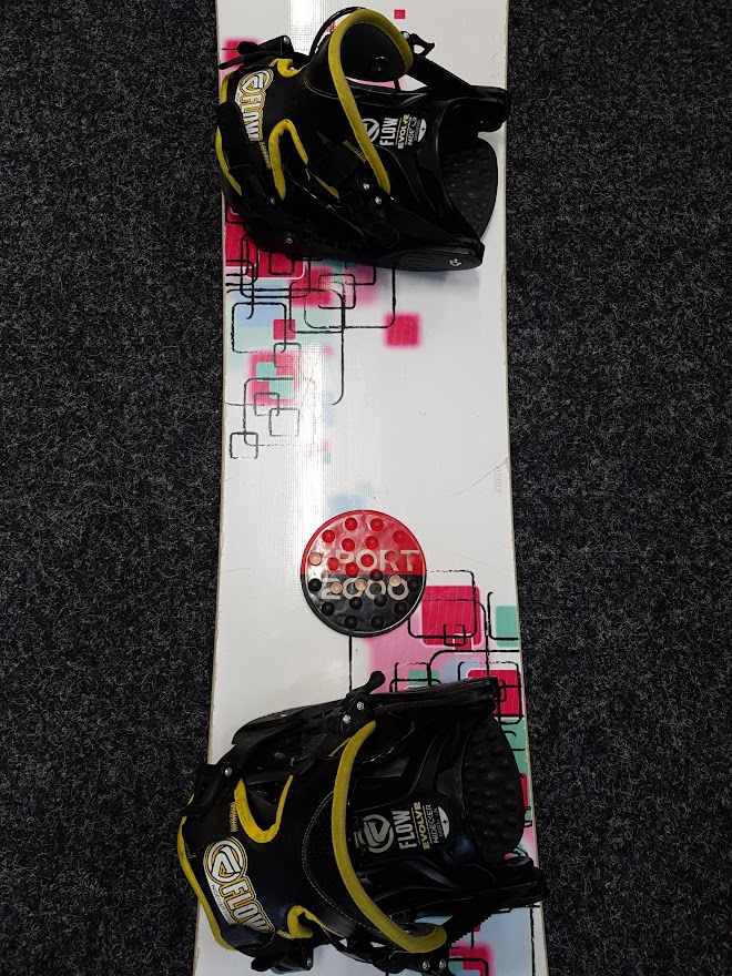 Używany snowboard Stuf + wiązania Flow w rozmiarze M